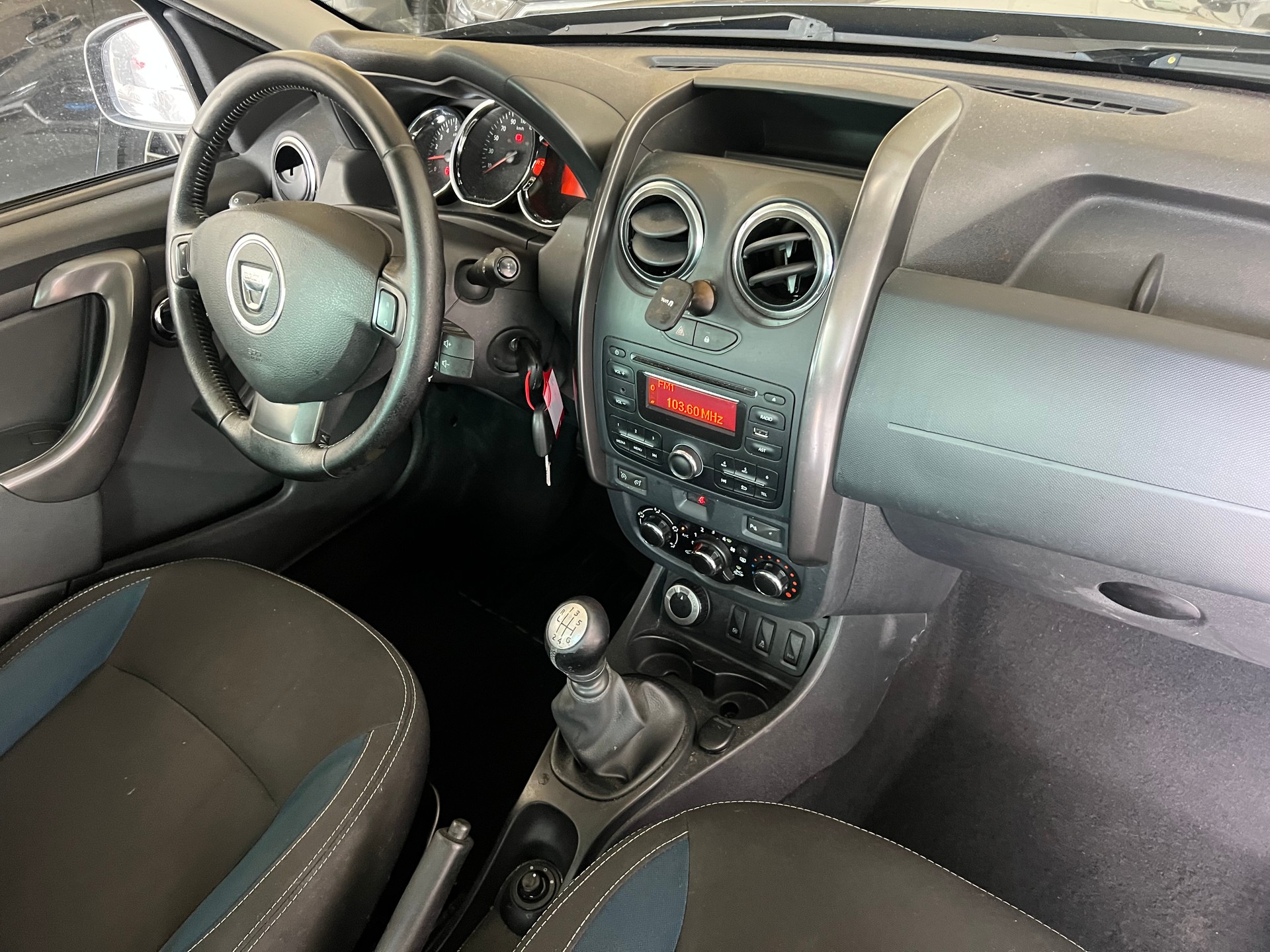 DACIA Duster 1.5 Diesel Lauréate 4x4 ***Euro 6 * Klima * Tempomat ***-image-10