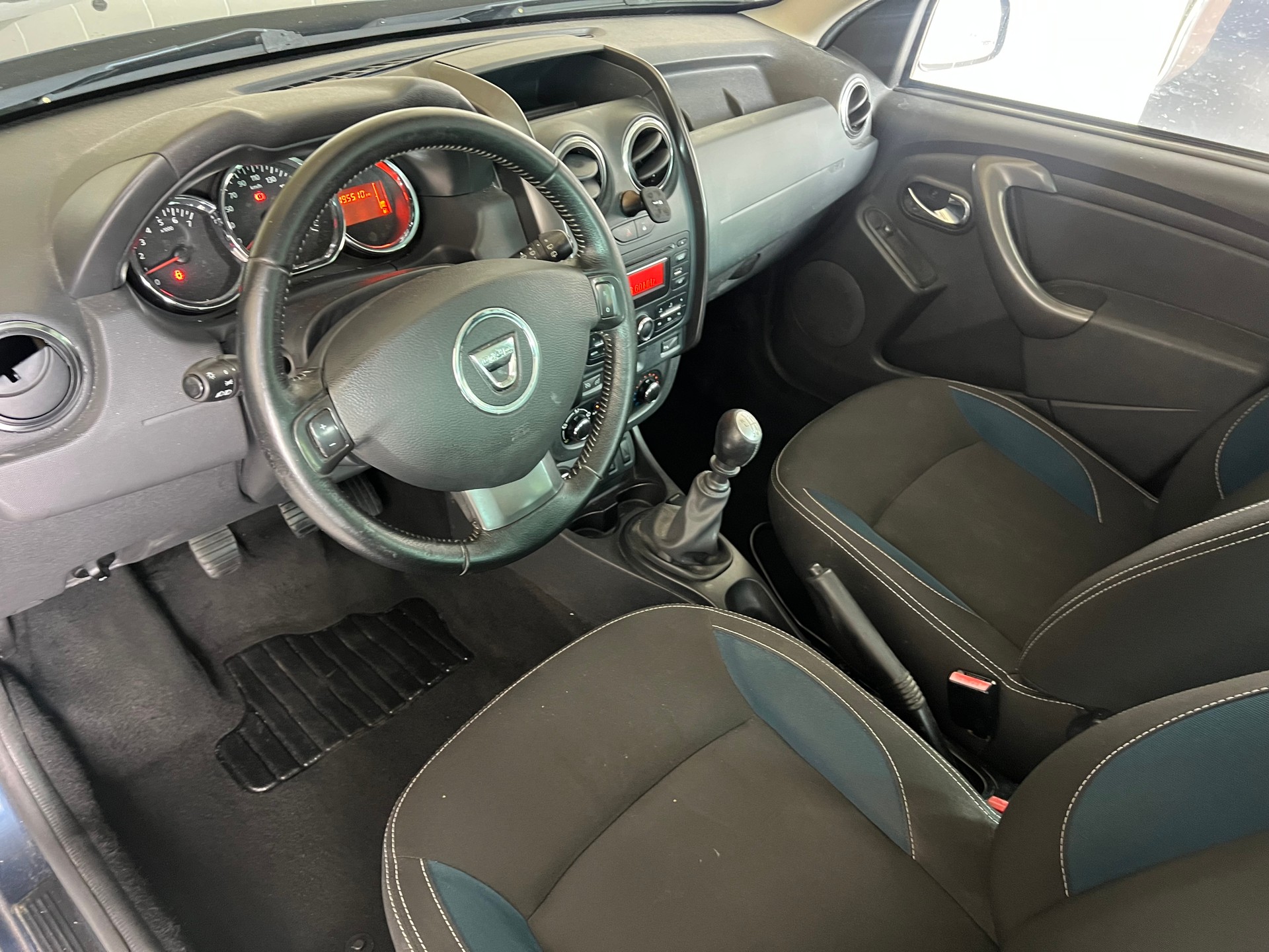 DACIA Duster 1.5 Diesel Lauréate 4x4 ***Euro 6 * Klima * Tempomat ***-image-12