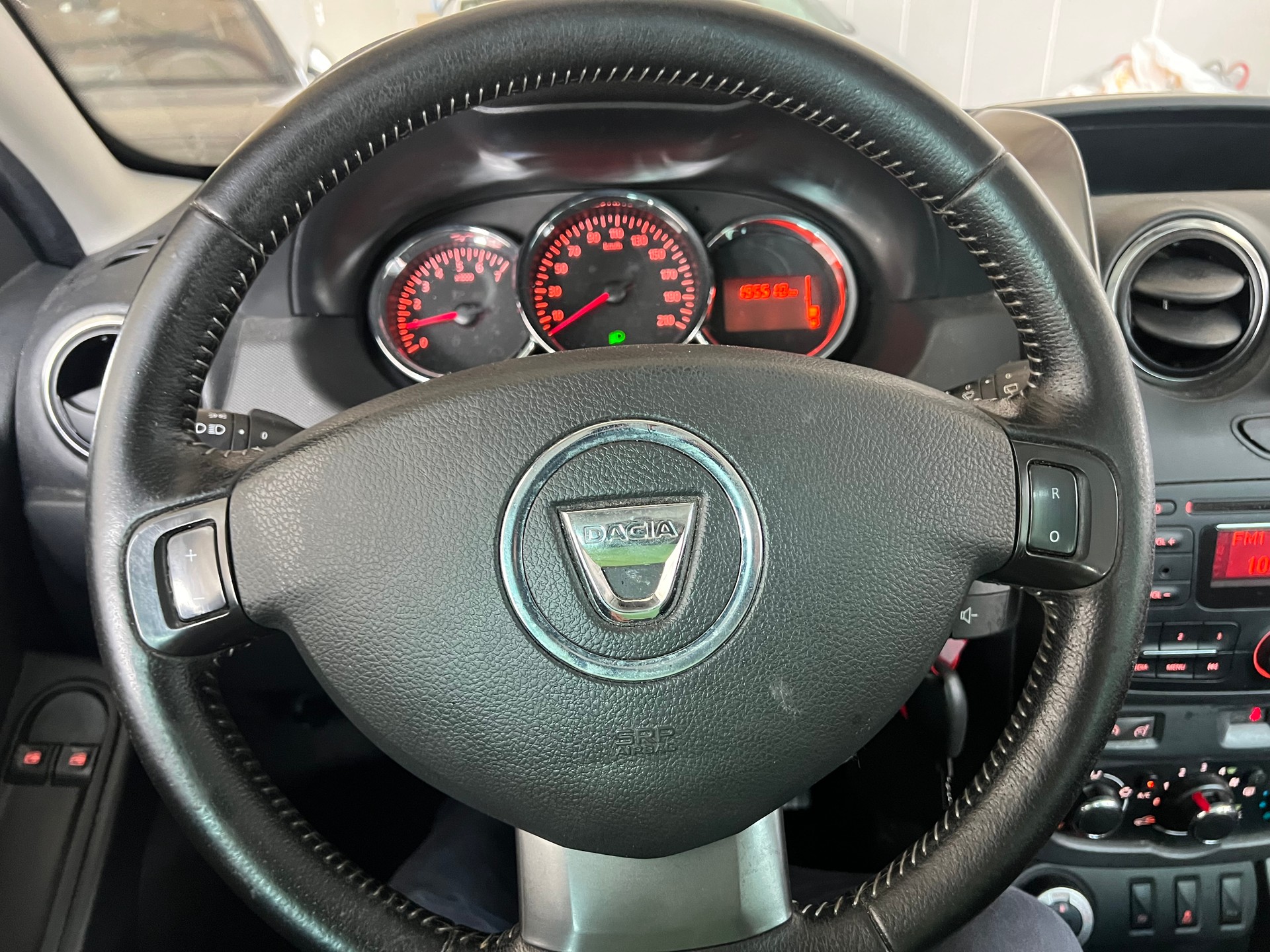 DACIA Duster 1.5 Diesel Lauréate 4x4 ***Euro 6 * Klima * Tempomat ***-image-13