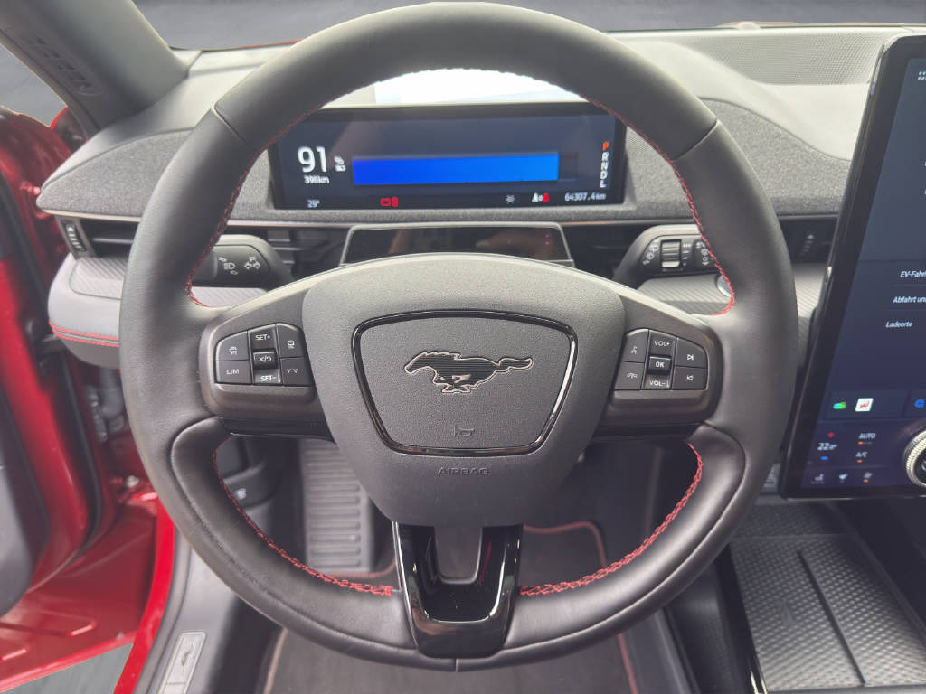 FORD Mustang Mach-E Extended AWD-image-7