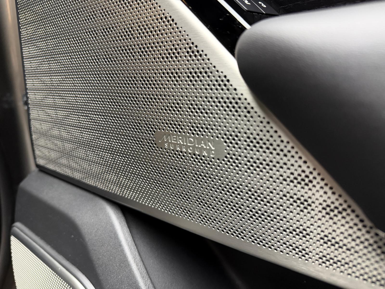 LAND ROVER Range Rover Velar 3.0 I6 R-Dynamic HSE-image-23