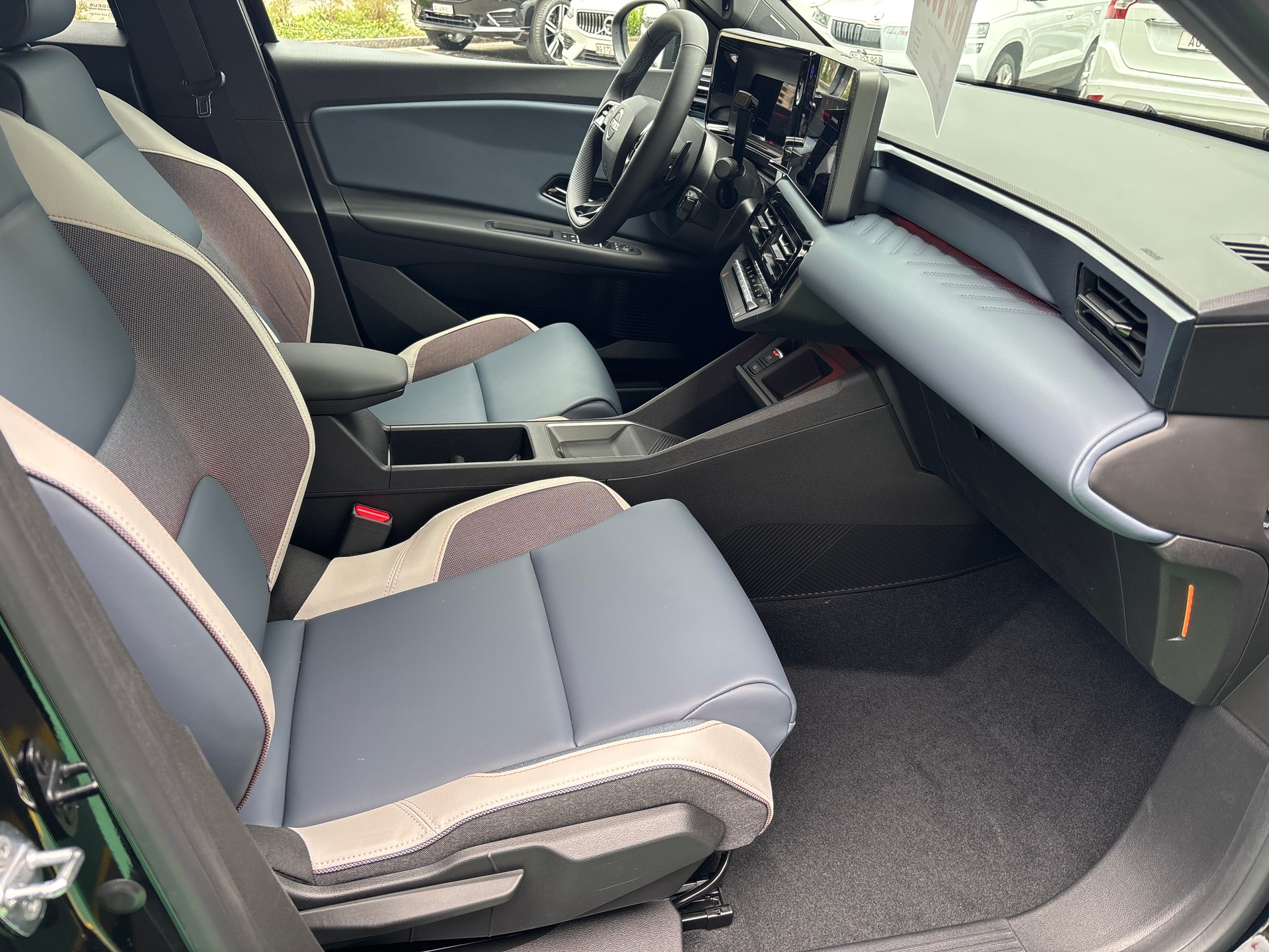 NISSAN Micra 52kWh Evolve-image-13