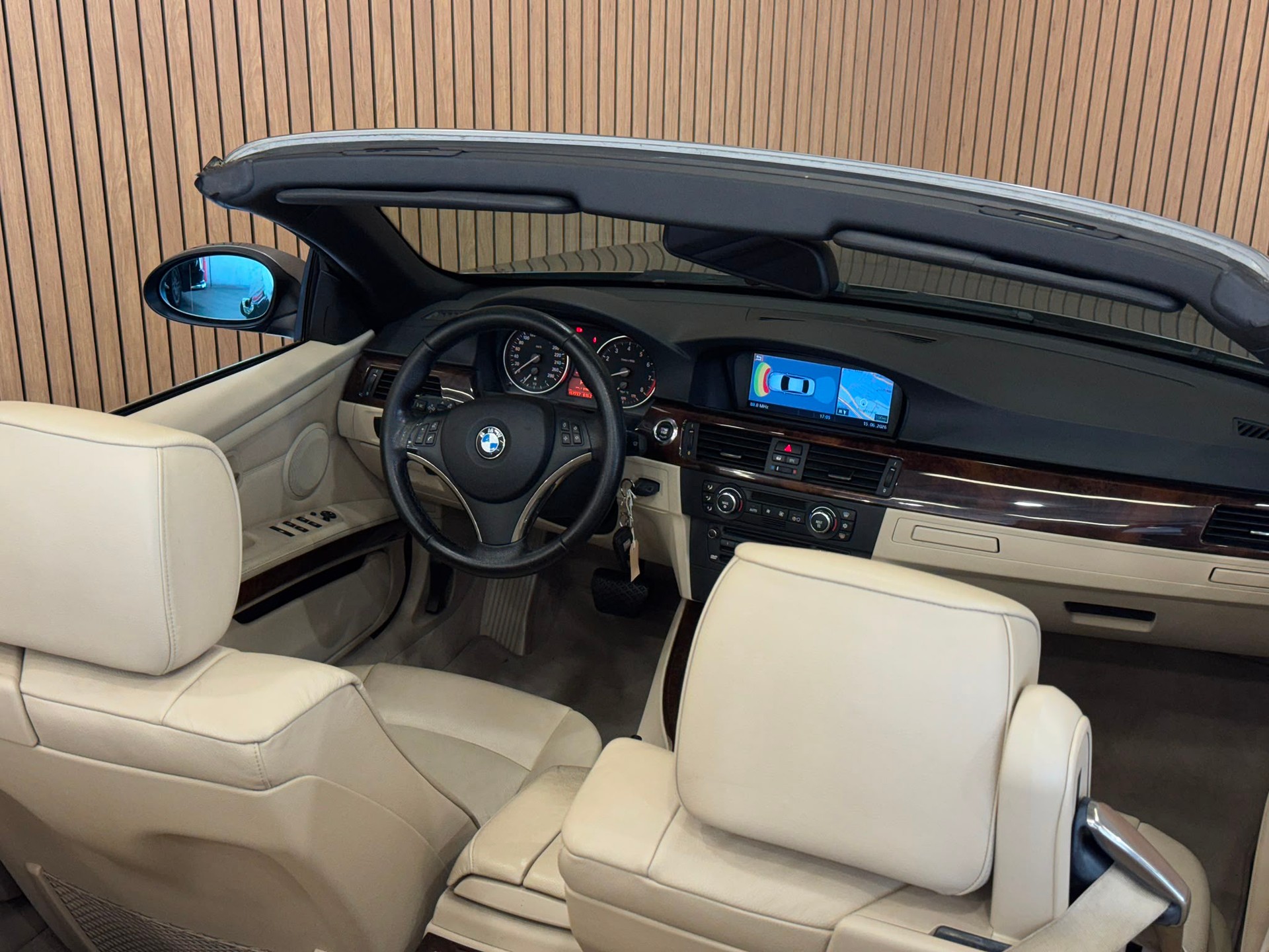 BMW 325i Cabriolet Steptronic-image-11