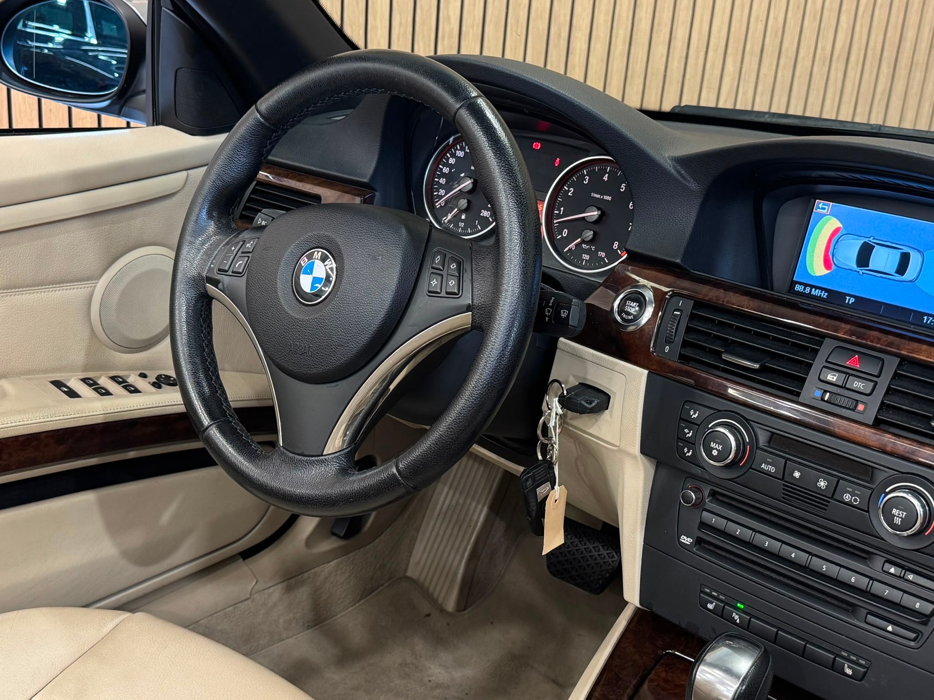 BMW 325i Cabriolet Steptronic-image-12