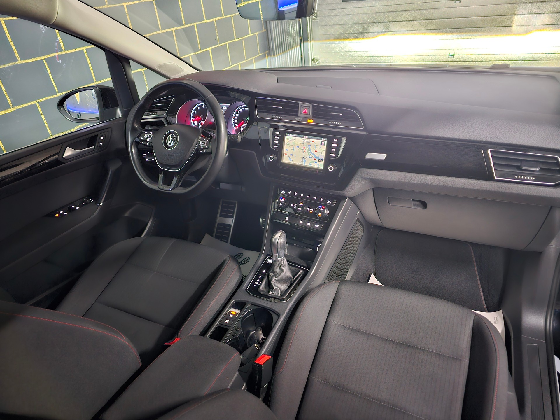 VW Touran 1.4 TSI BlueMotion Technology Sound DSG-image-8