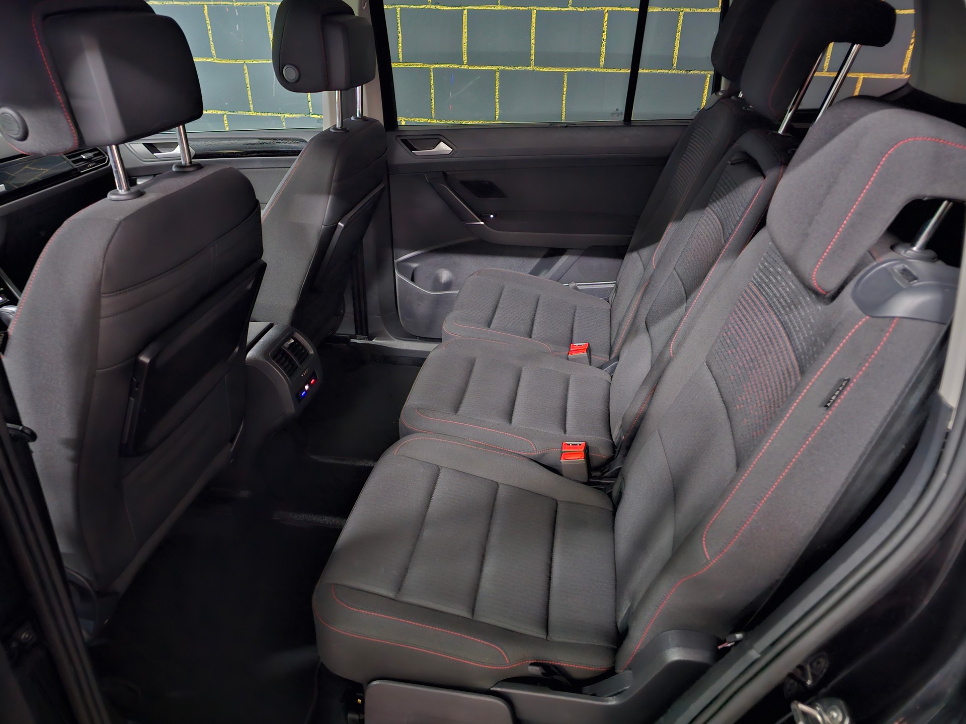 VW Touran 1.4 TSI BlueMotion Technology Sound DSG-image-12