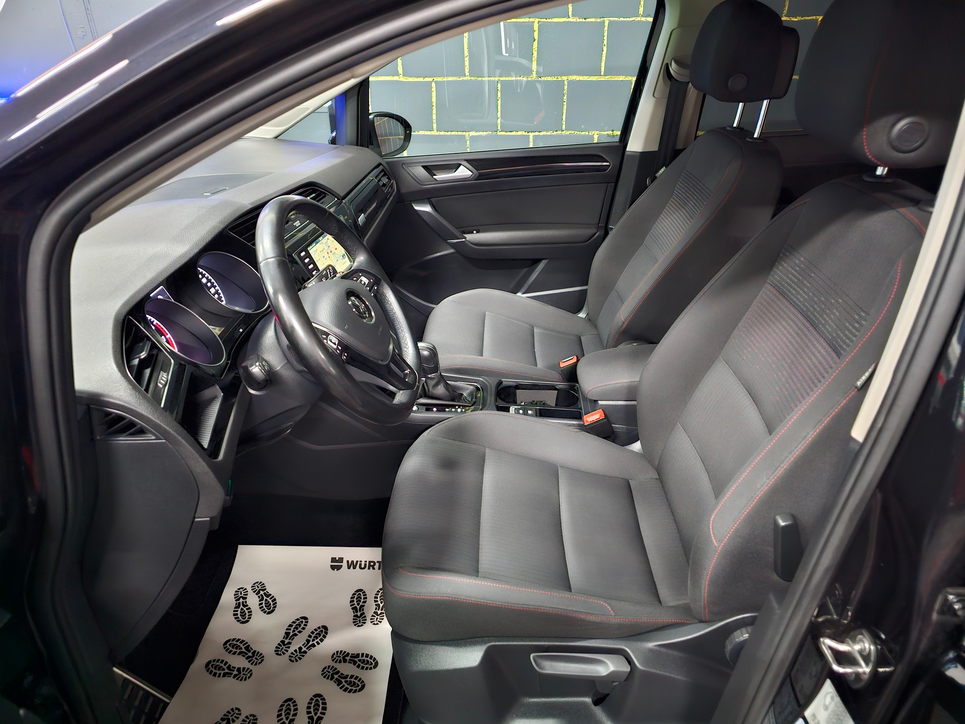 VW Touran 1.4 TSI BlueMotion Technology Sound DSG-image-10