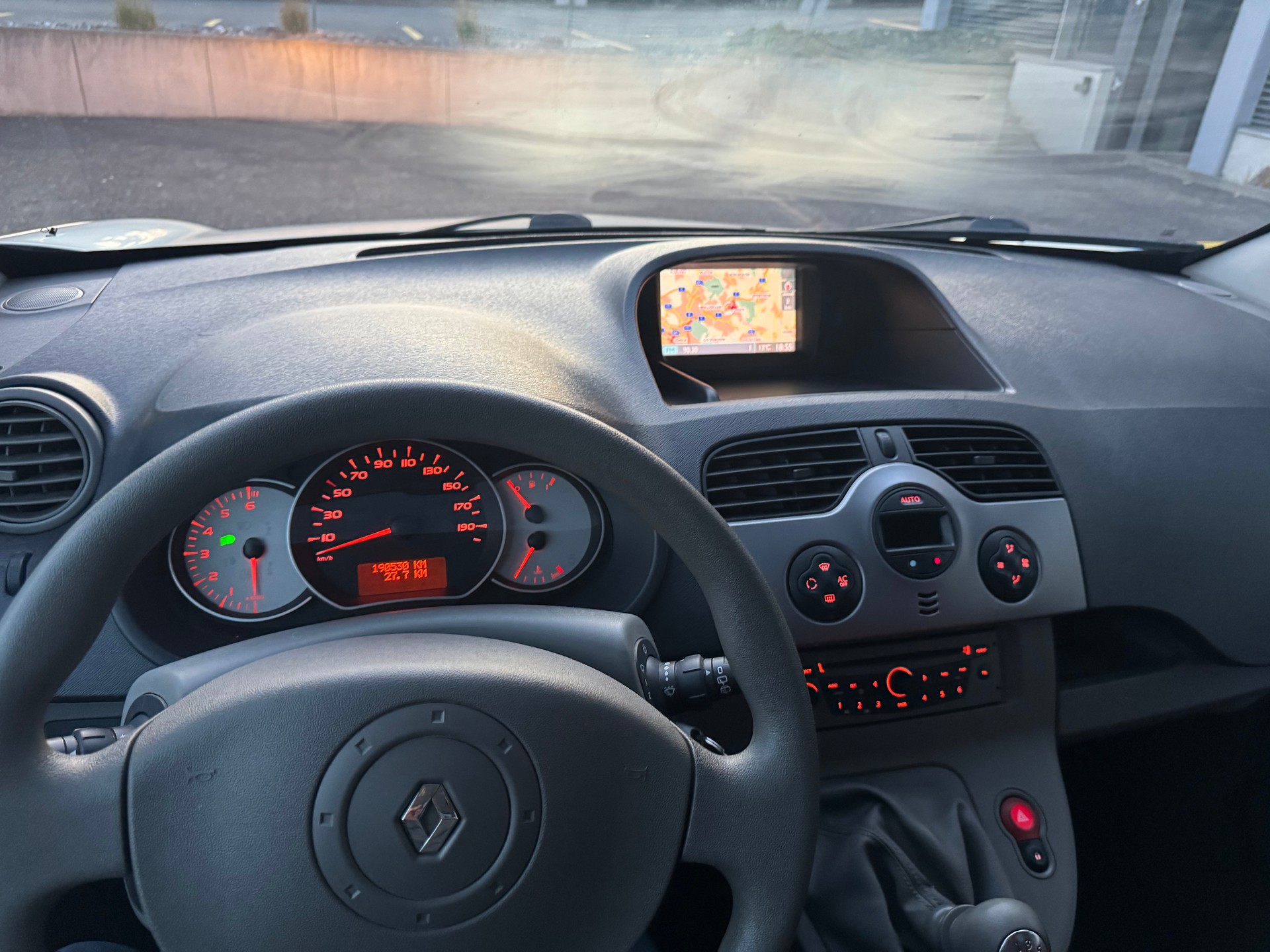 RENAULT Kangoo Be Bop 1.5 dCi-image-11