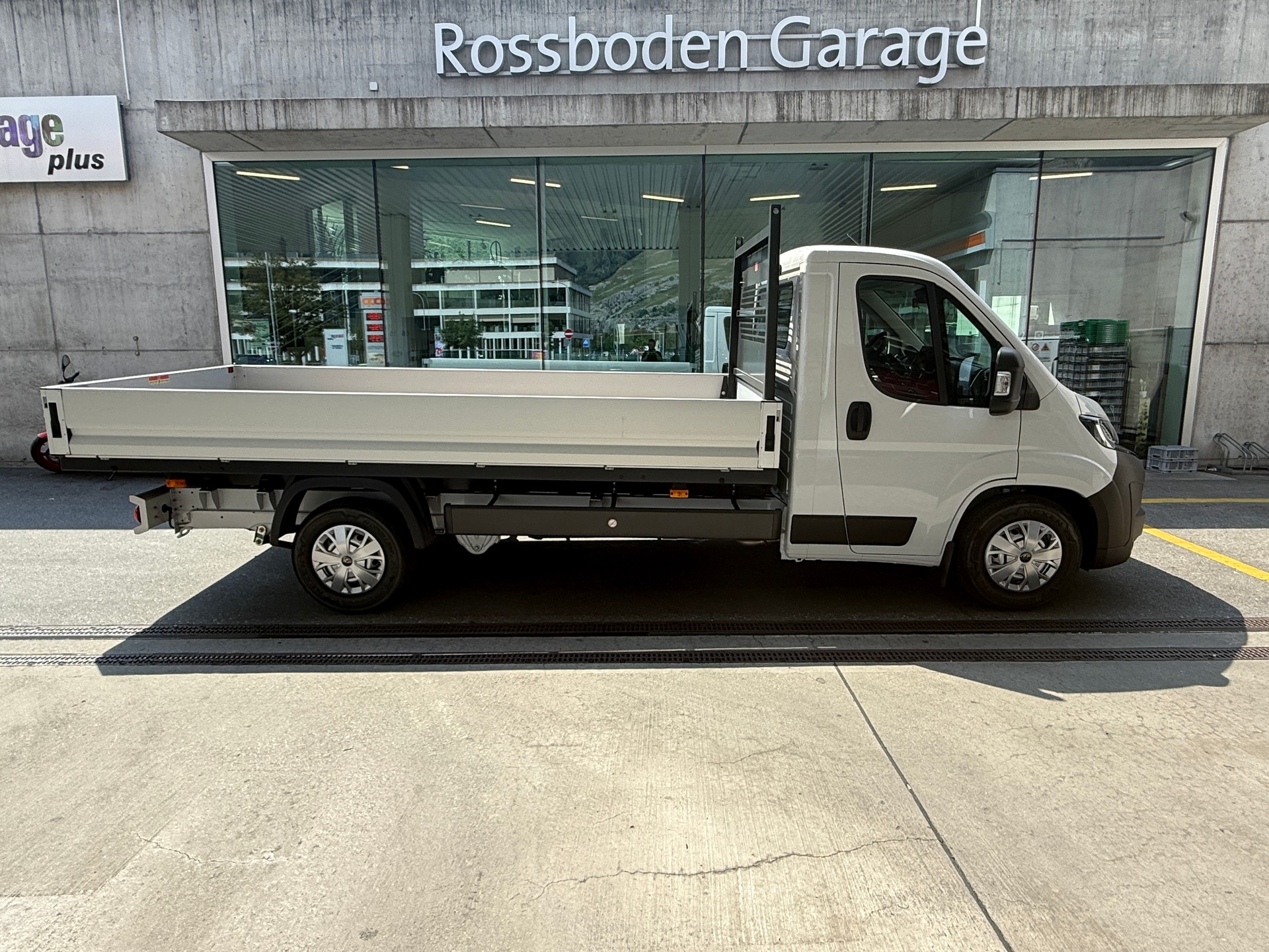 PEUGEOT Boxer 2.2 HDI 435 L4-image-1