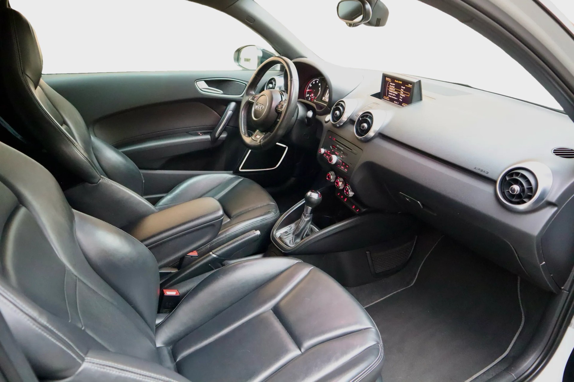 AUDI A1 Sport 1.4 TFSI Ambition S-tronic-image-11