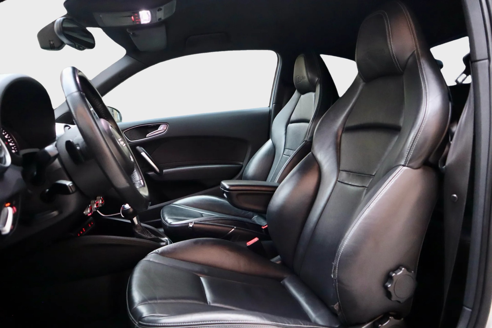 AUDI A1 Sport 1.4 TFSI Ambition S-tronic-image-9
