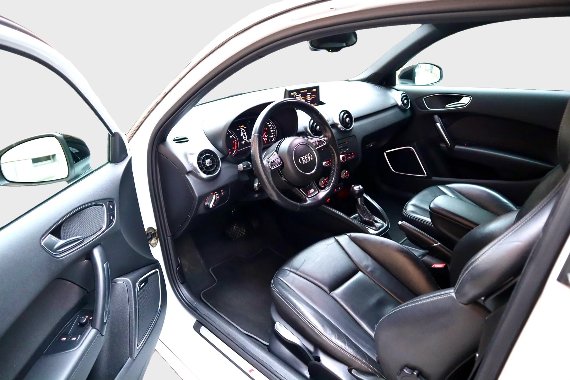 AUDI A1 Sport 1.4 TFSI Ambition S-tronic-image-8