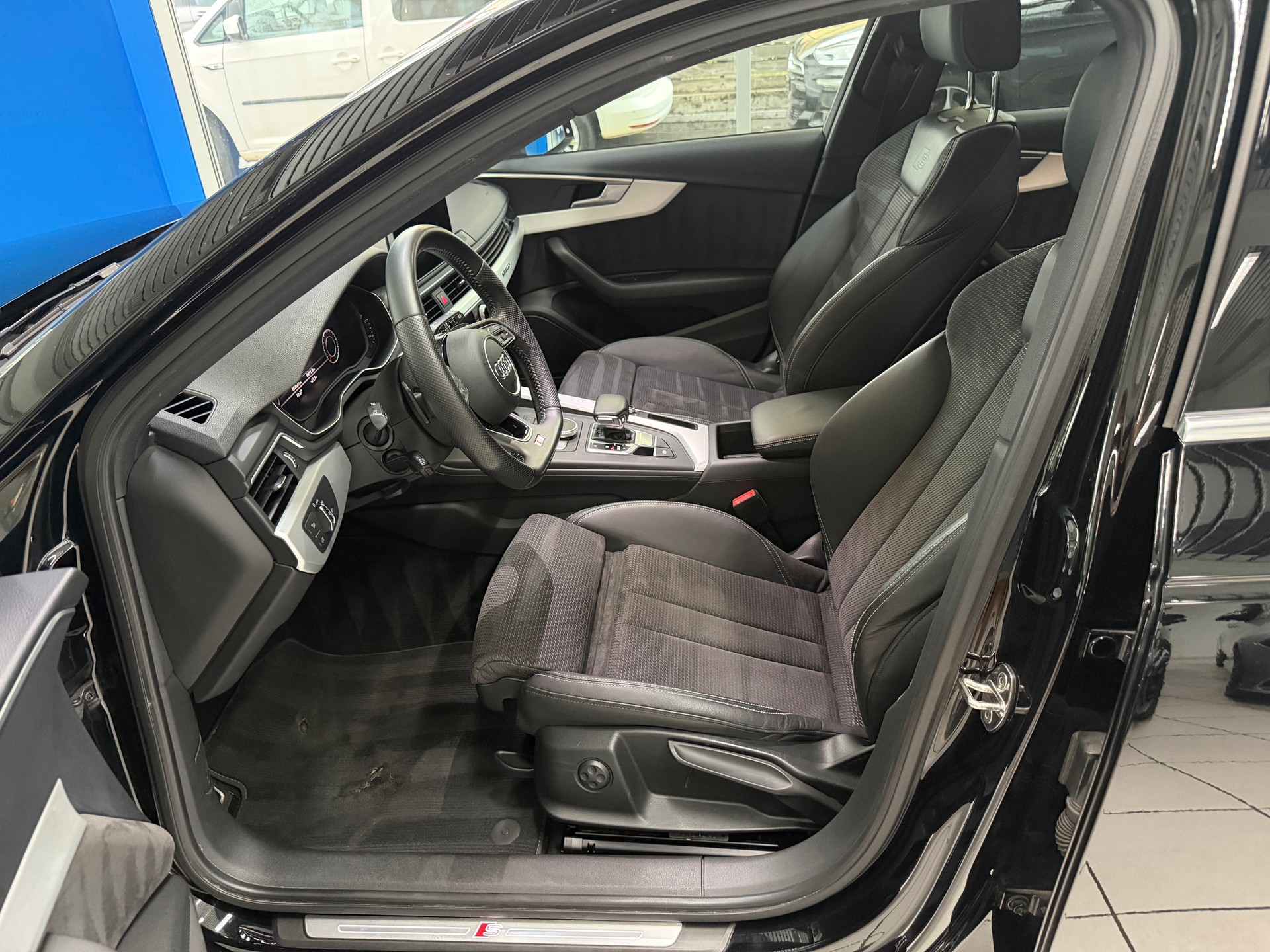 AUDI A4 Avant 3.0 TDI quattro S-tronic S-LINE-image-11