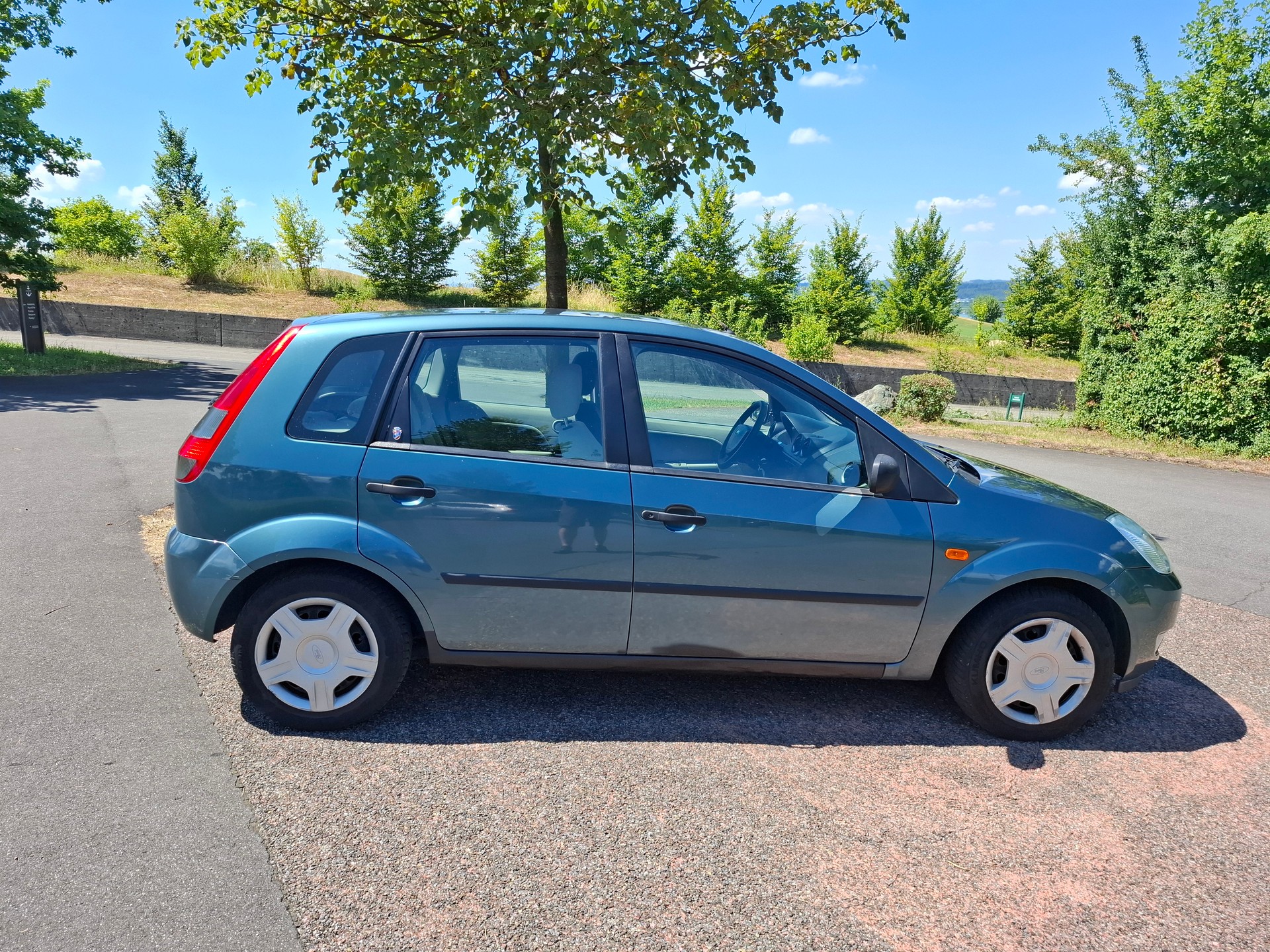 FORD Fiesta 1.4 16V Ghia-image-4
