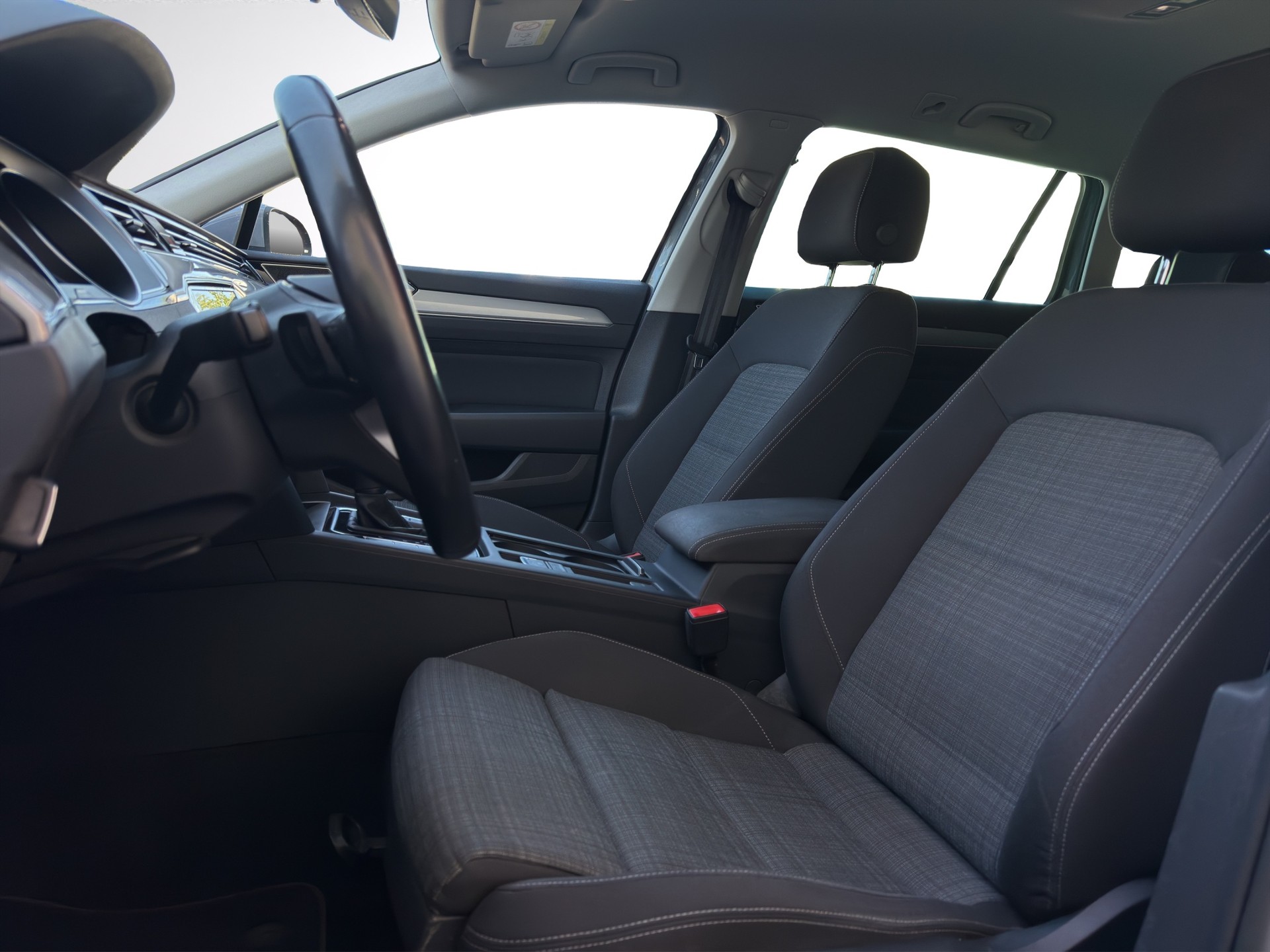 VW Passat 2.0 TDI BMT Business 4Motion DSG-image-9