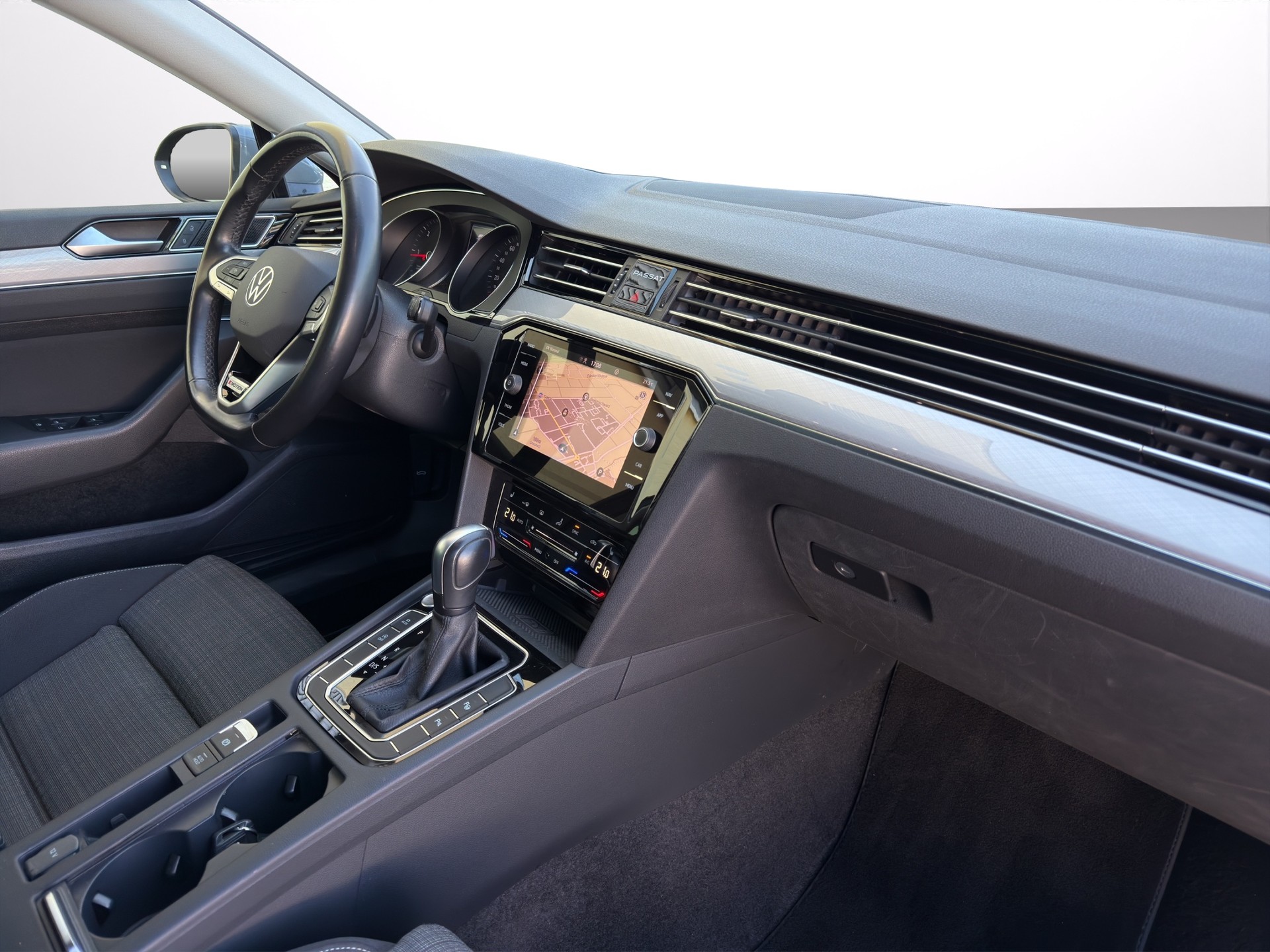 VW Passat 2.0 TDI BMT Business 4Motion DSG-image-13