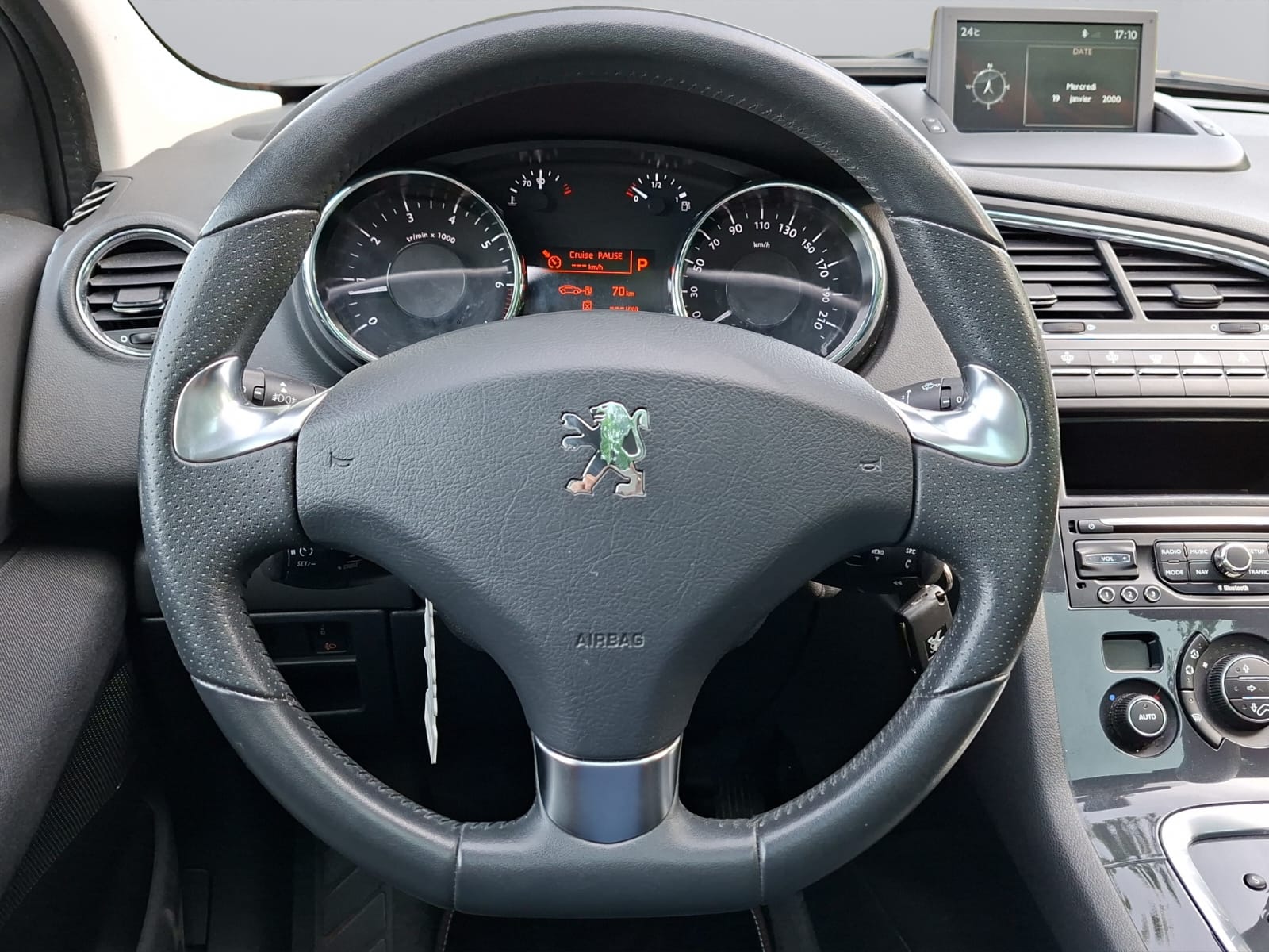 PEUGEOT 5008 1.6 16V T Allure Automatic-image-15