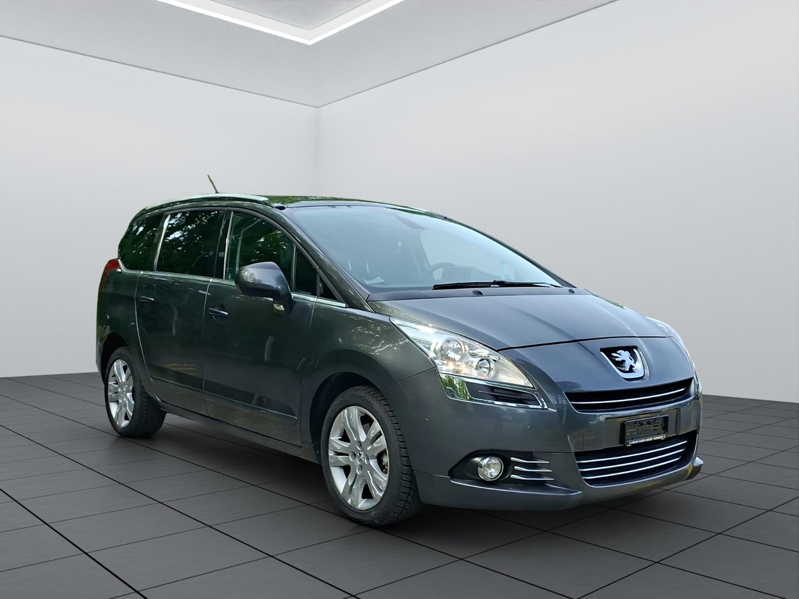 PEUGEOT 5008 1.6 16V T Allure Automatic-image-2
