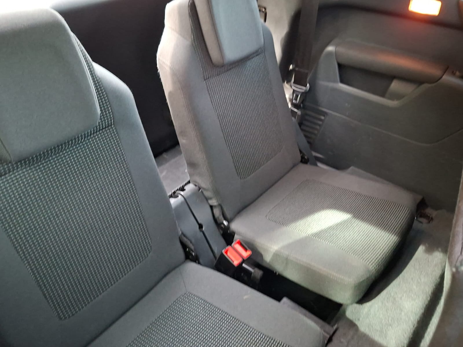 PEUGEOT 5008 1.6 16V T Allure Automatic-image-9