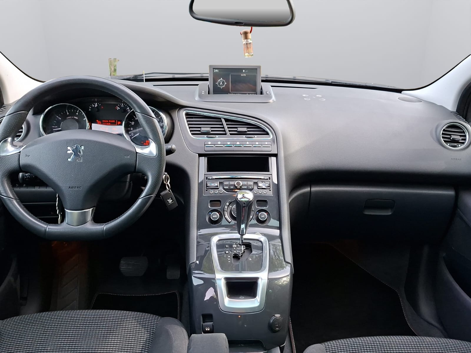 PEUGEOT 5008 1.6 16V T Allure Automatic-image-14