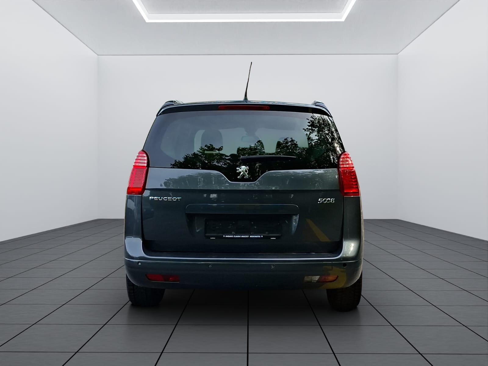 PEUGEOT 5008 1.6 16V T Allure Automatic-image-5