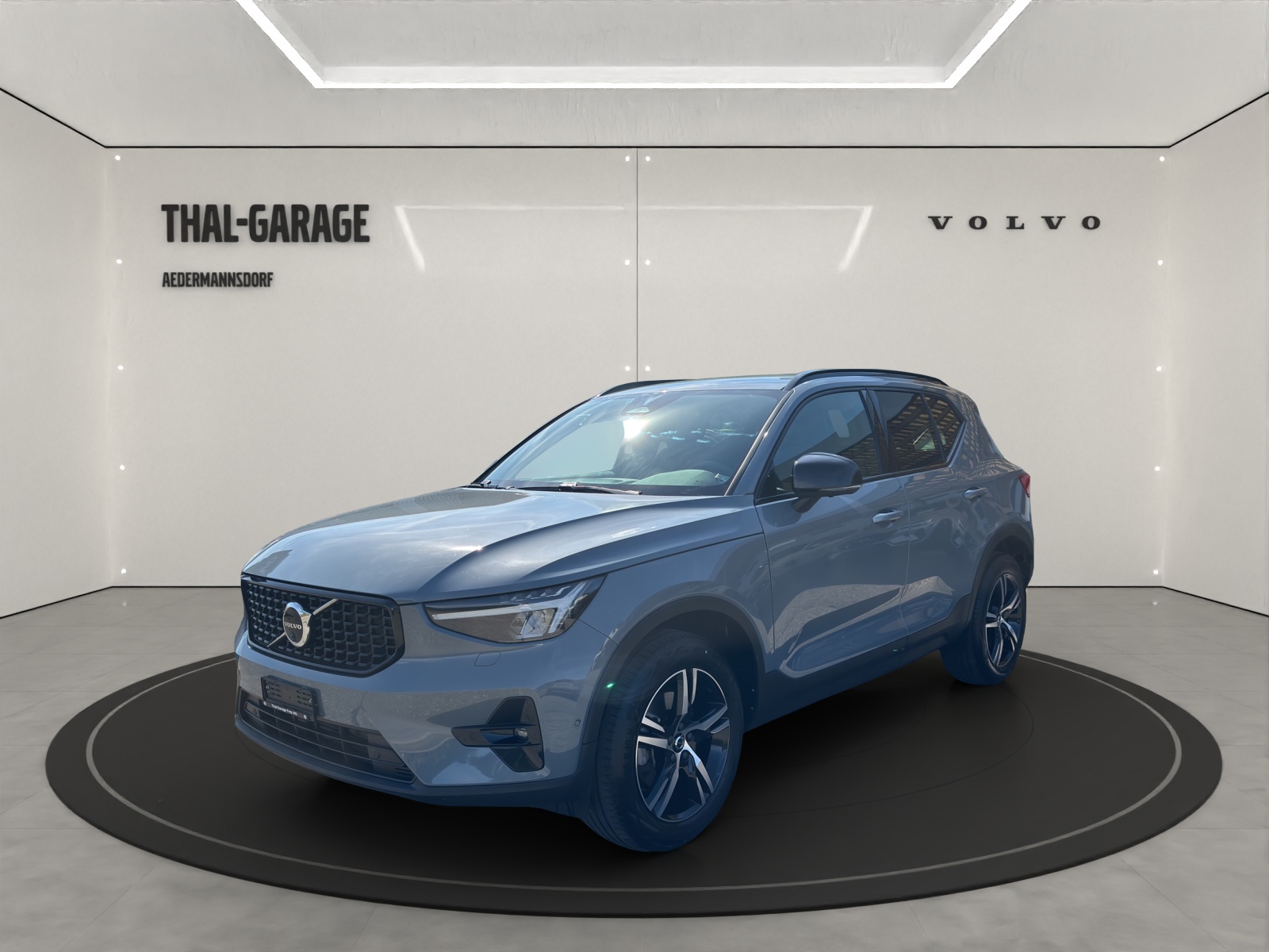 VOLVO XC40 2.0 B3 MH Plus Dark-image-0