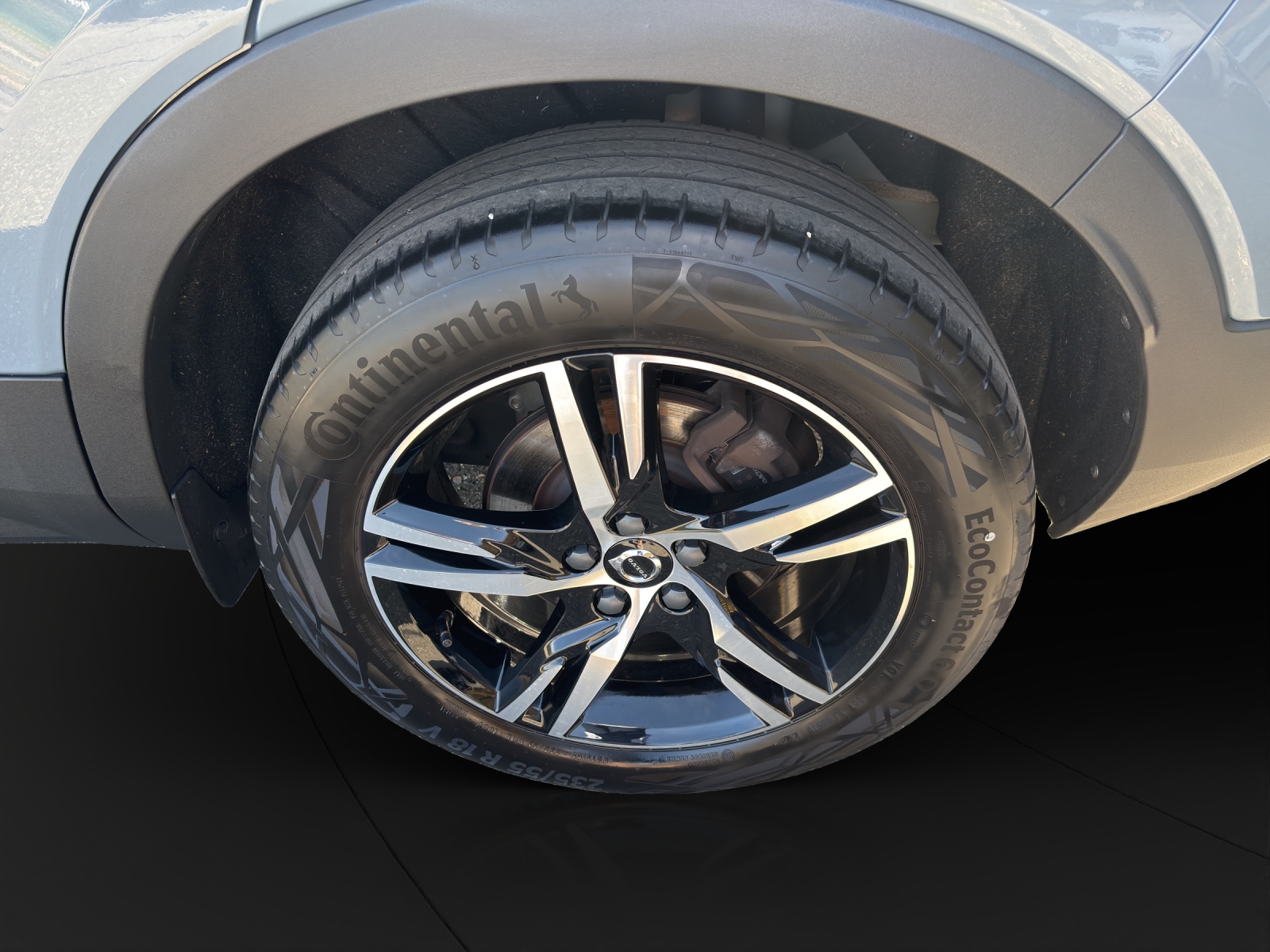 VOLVO XC40 2.0 B3 MH Plus Dark-image-5
