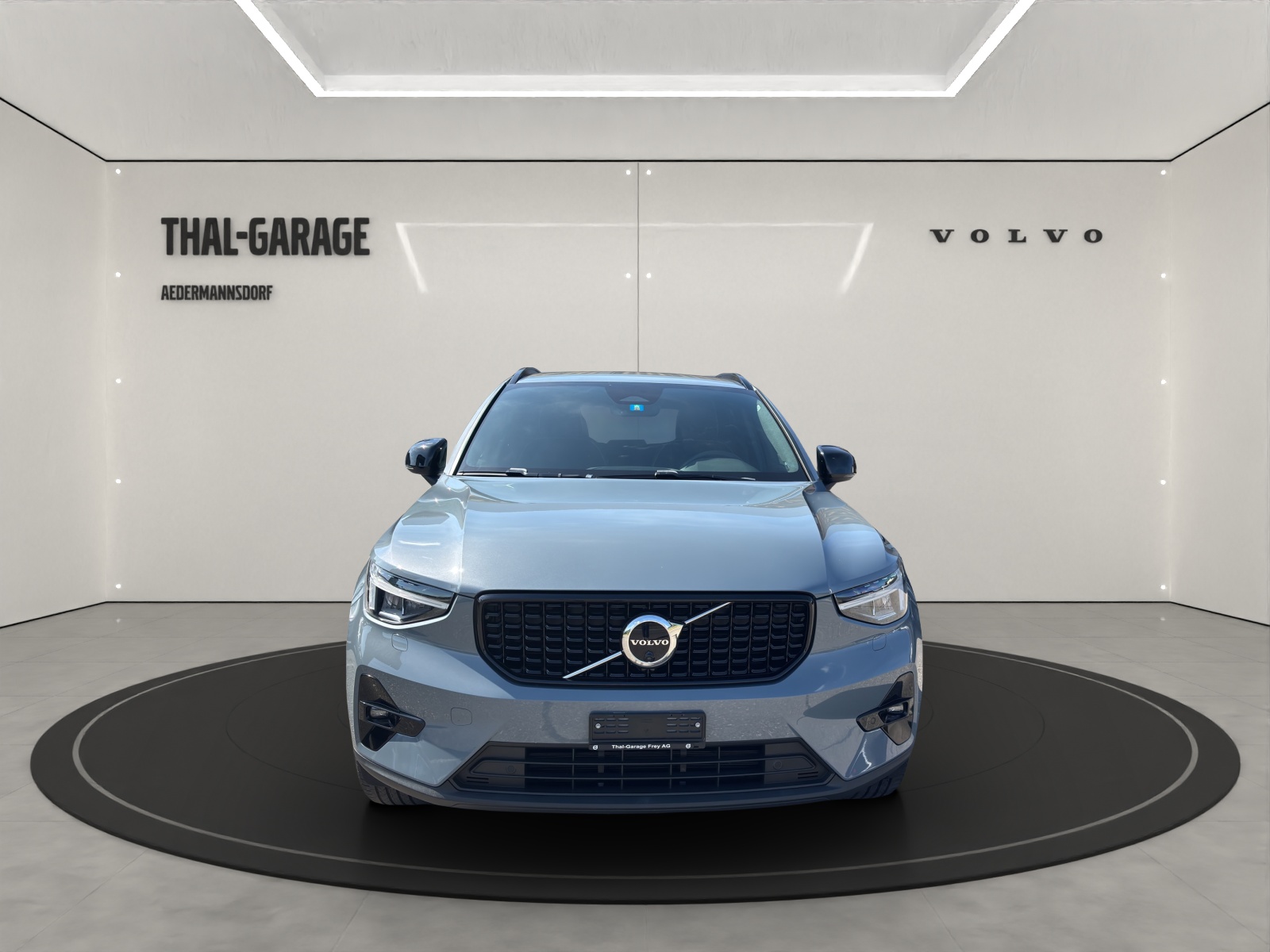 VOLVO XC40 2.0 B3 MH Plus Dark-image-6