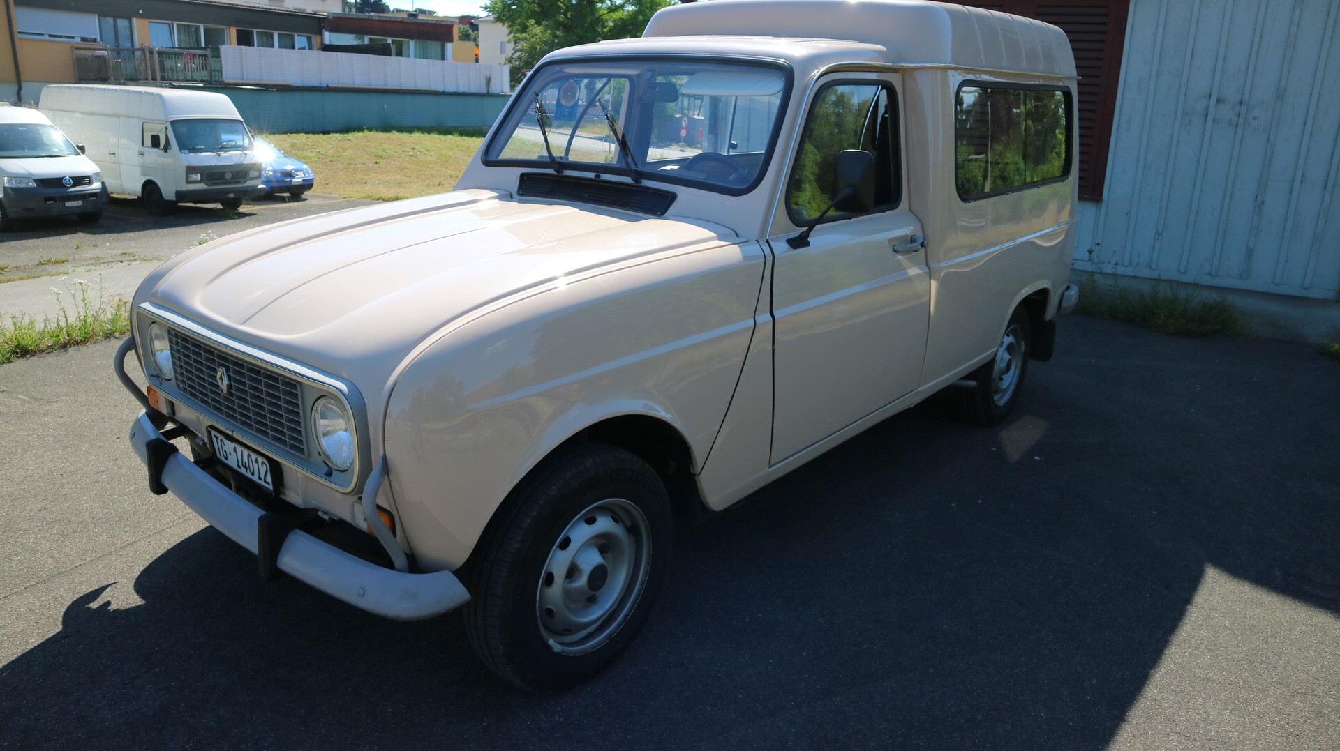 RENAULT R4-image-0