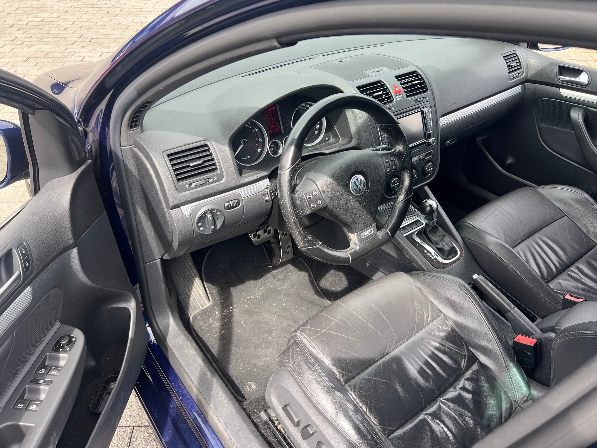 VW Golf VI R32 V6 4Motion DSG-image-9