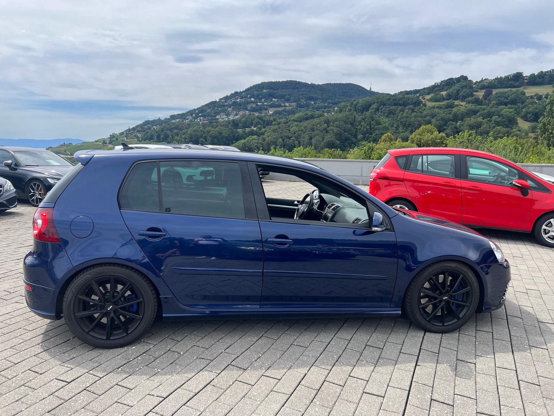 VW Golf VI R32 V6 4Motion DSG-image-1