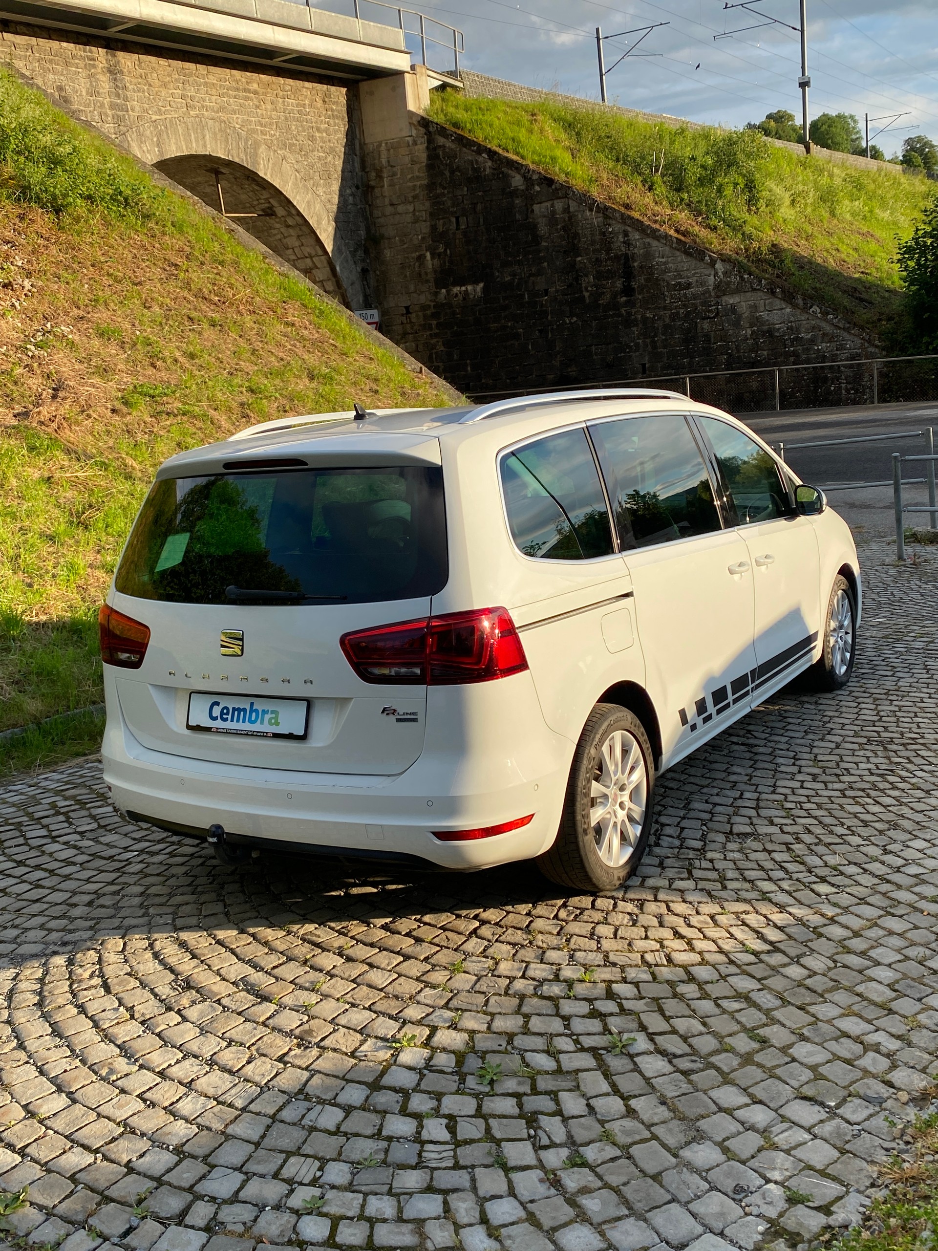 SEAT Alhambra 2.0 TDI 4Drive SWISS FR-image-3