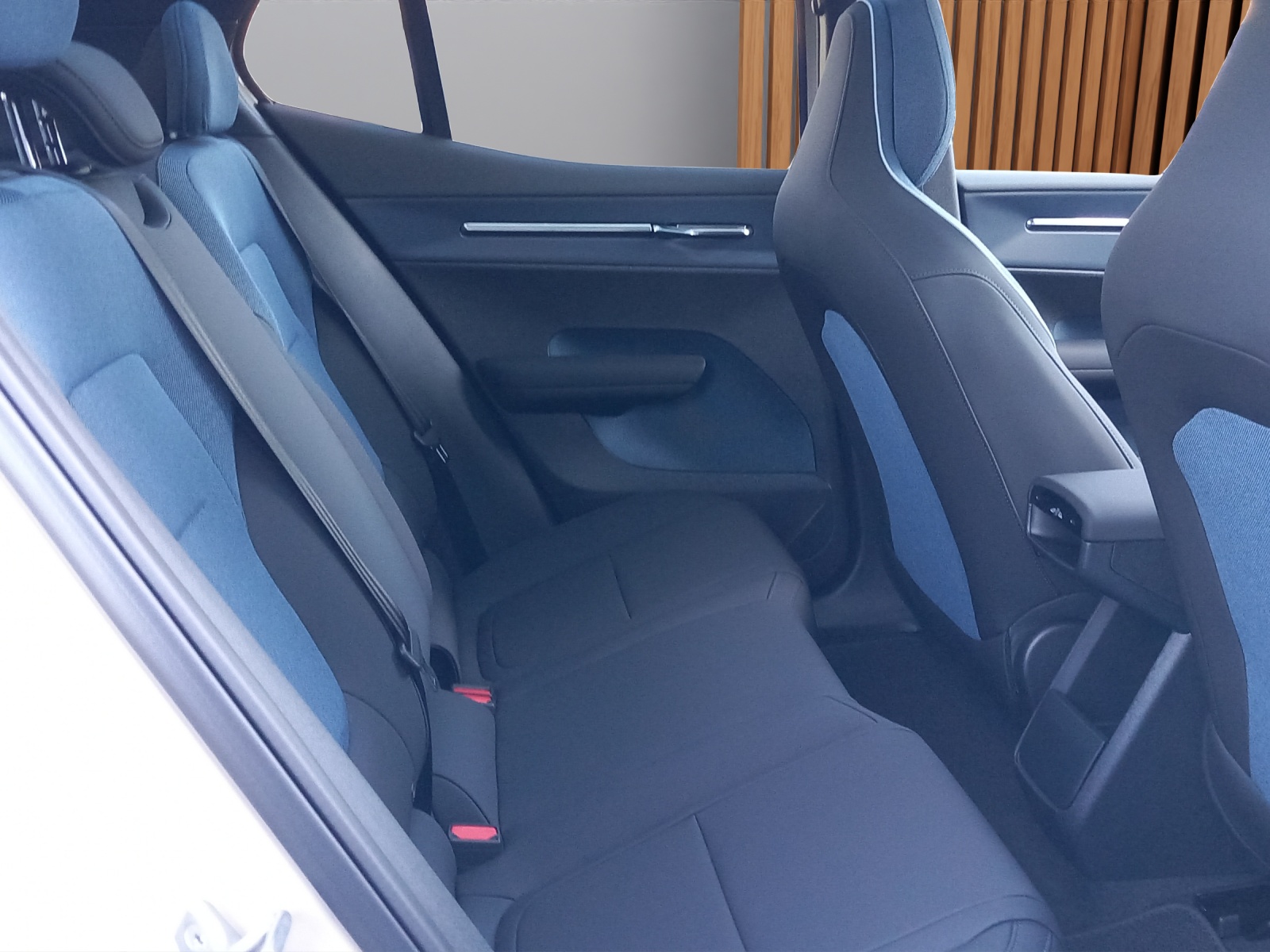 VOLVO EX30 E60 Twin Ultra Performance AWD-image-10