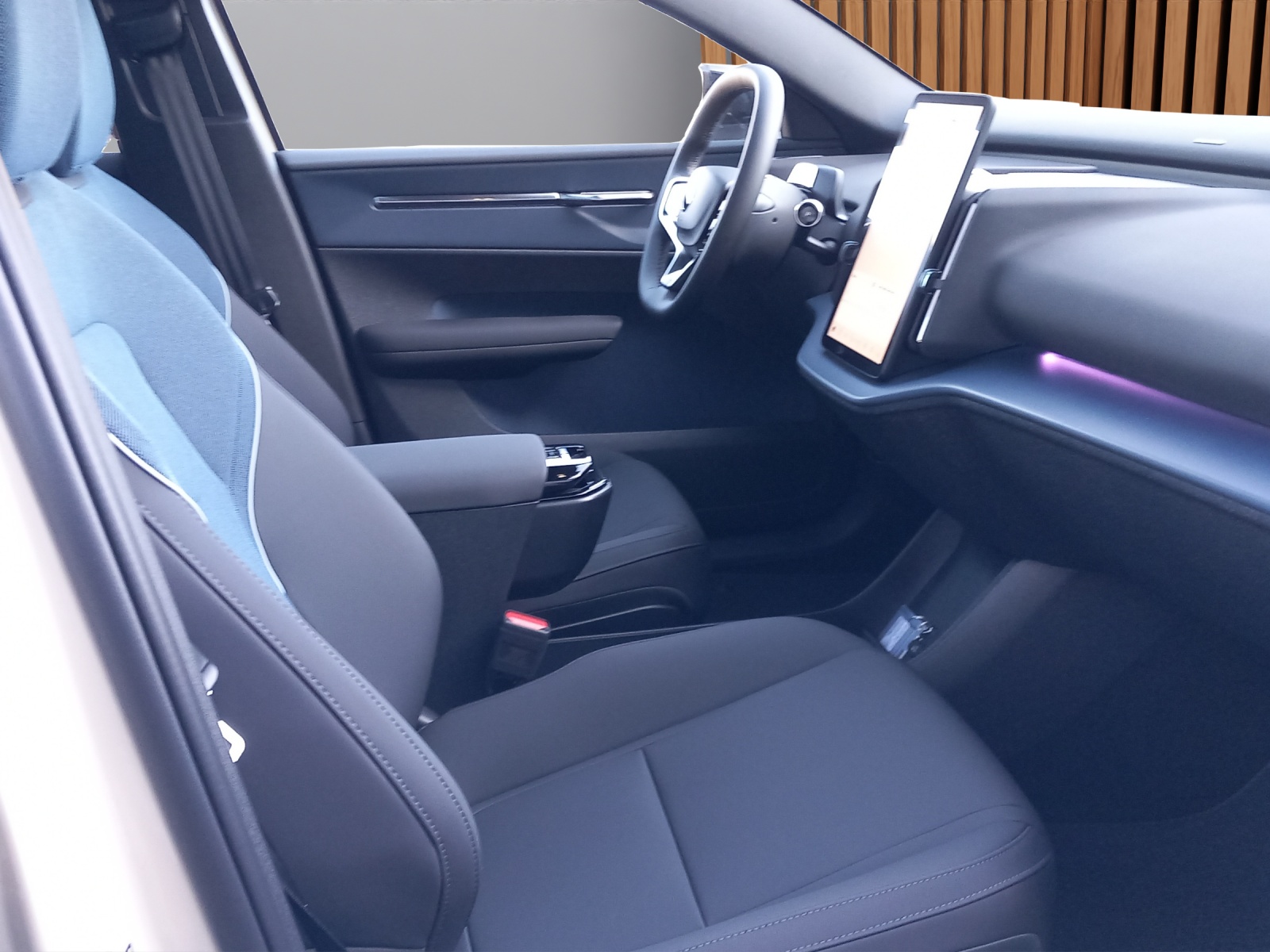 VOLVO EX30 E60 Twin Ultra Performance AWD-image-11