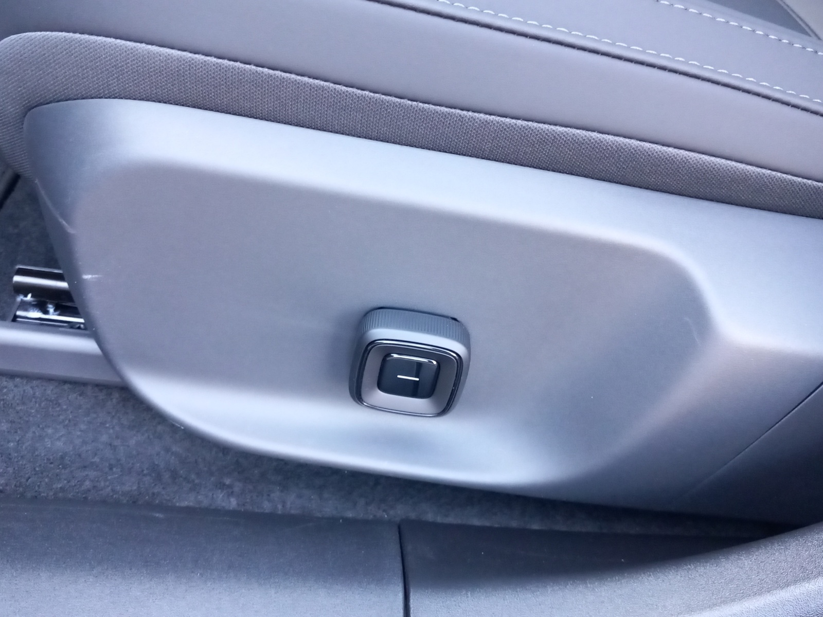 VOLVO EX30 E60 Twin Ultra Performance AWD-image-19