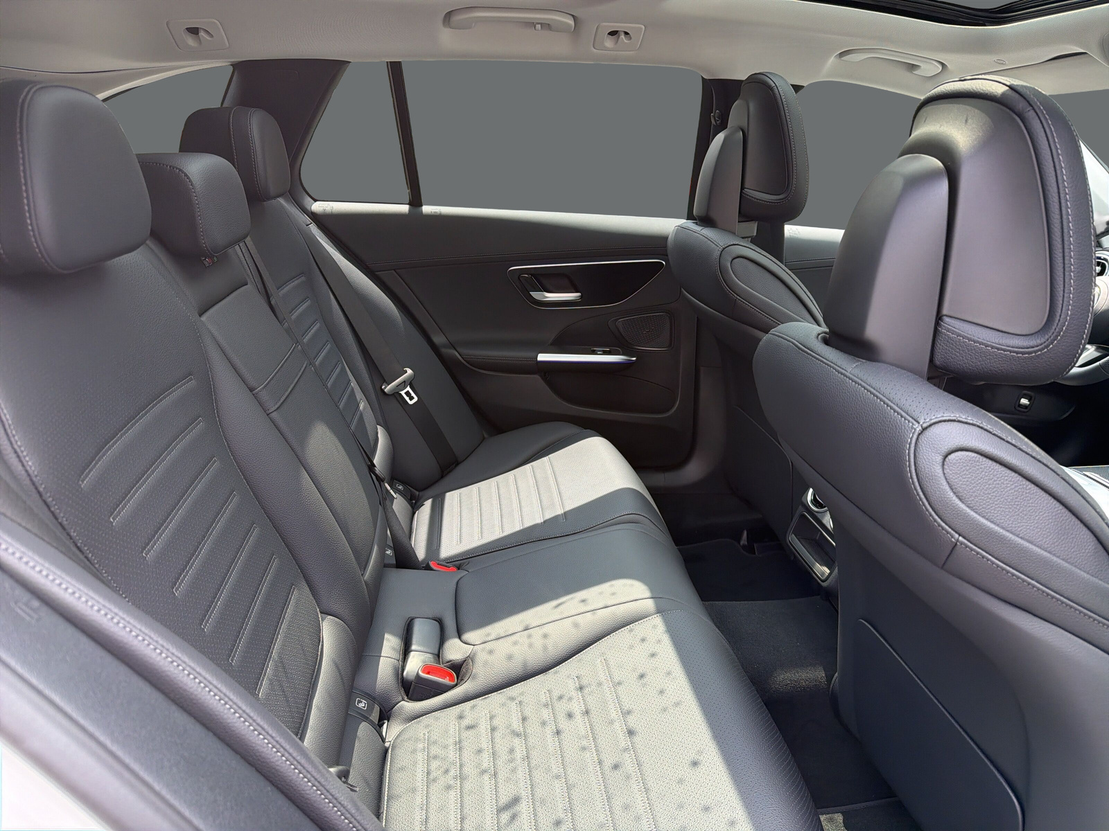 MERCEDES-BENZ C 300 T 4 Matic-image-17