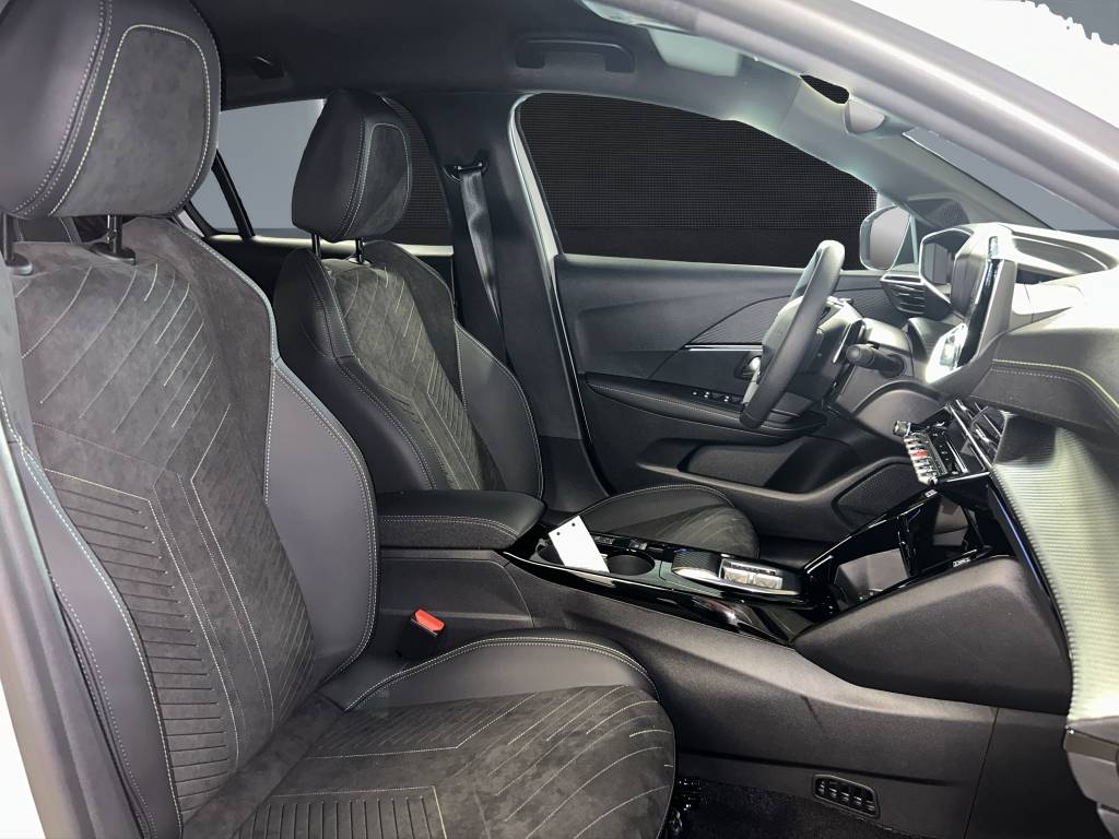 PEUGEOT 208 1.2 MHEV 145 GT-image-10