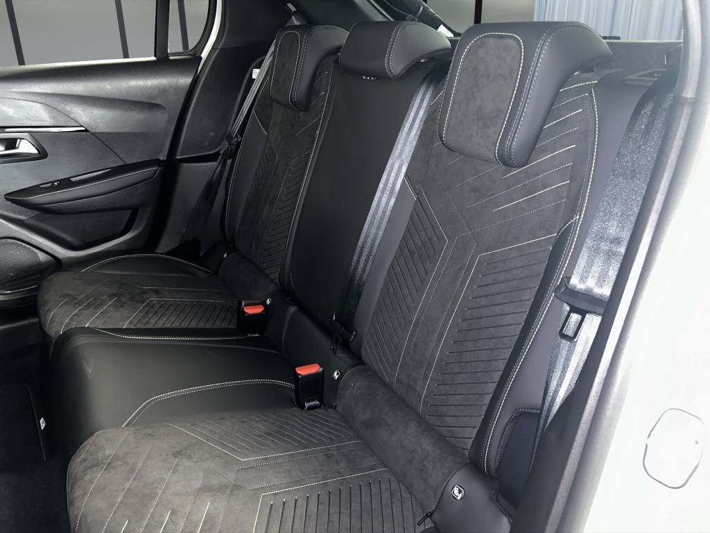 PEUGEOT 208 1.2 MHEV 145 GT-image-8