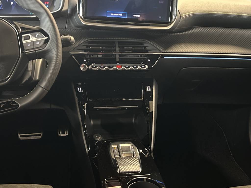 PEUGEOT 208 1.2 MHEV 145 GT-image-6