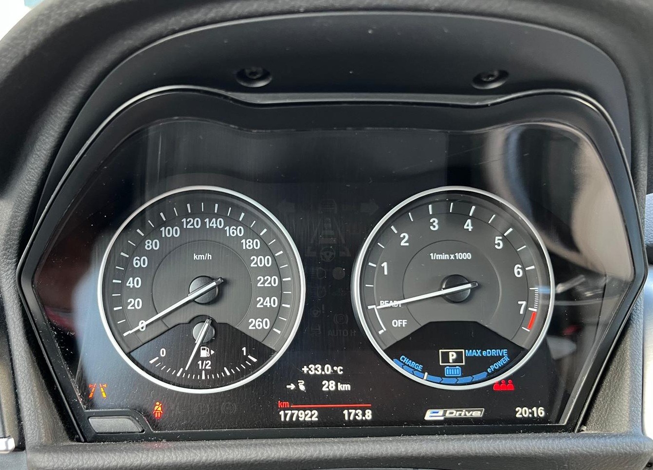 BMW 225xe-image-6