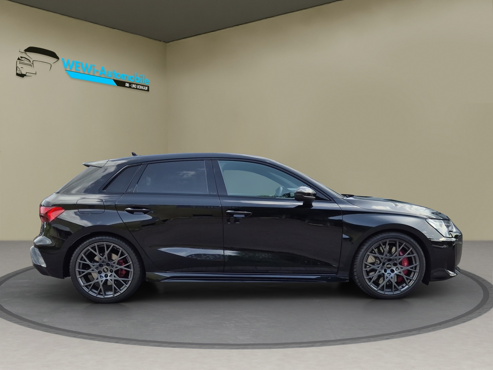 AUDI RS3 Sportback 2.5 TSI quattro S-tronic-image-5