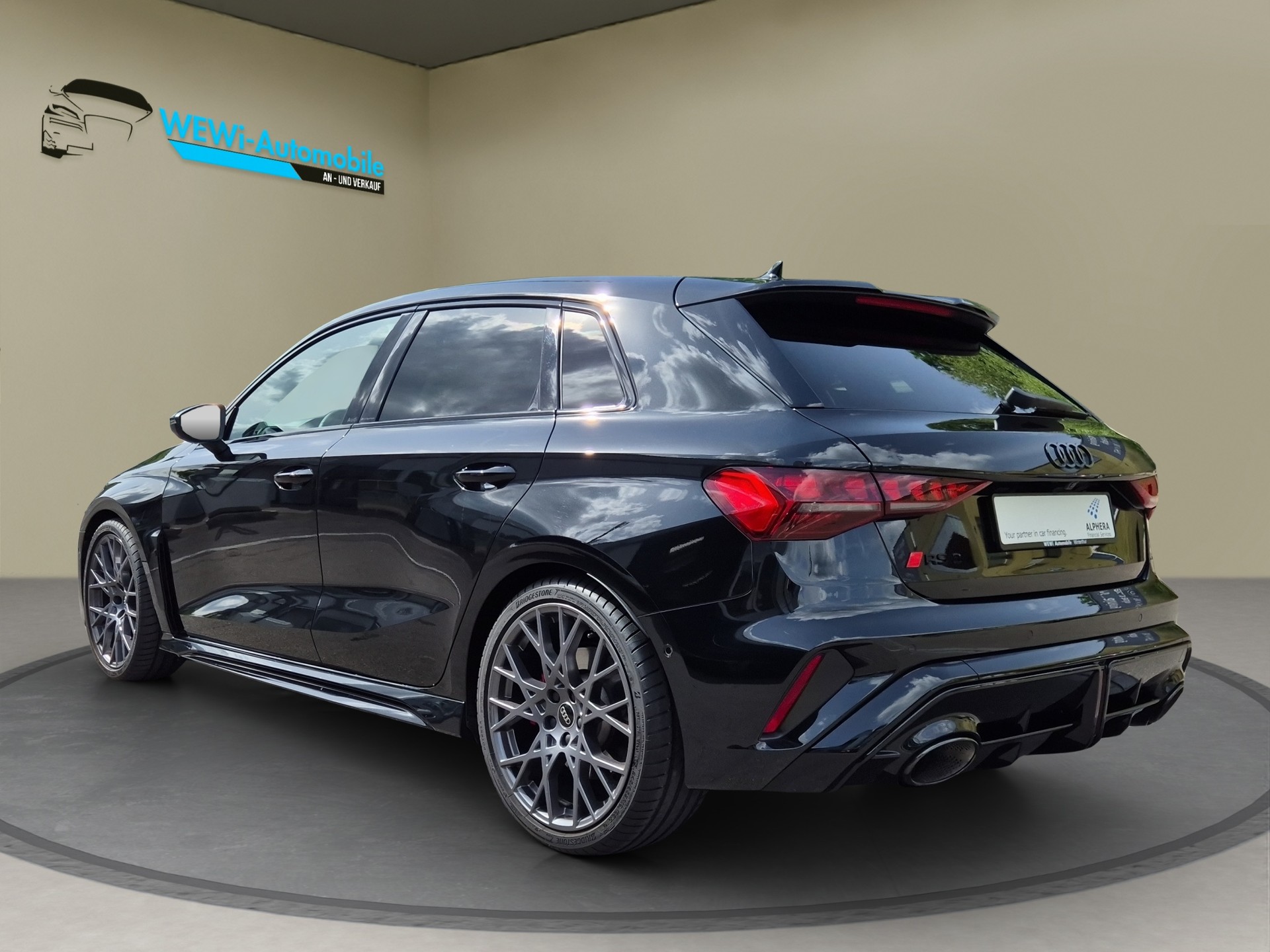 AUDI RS3 Sportback 2.5 TSI quattro S-tronic-image-2