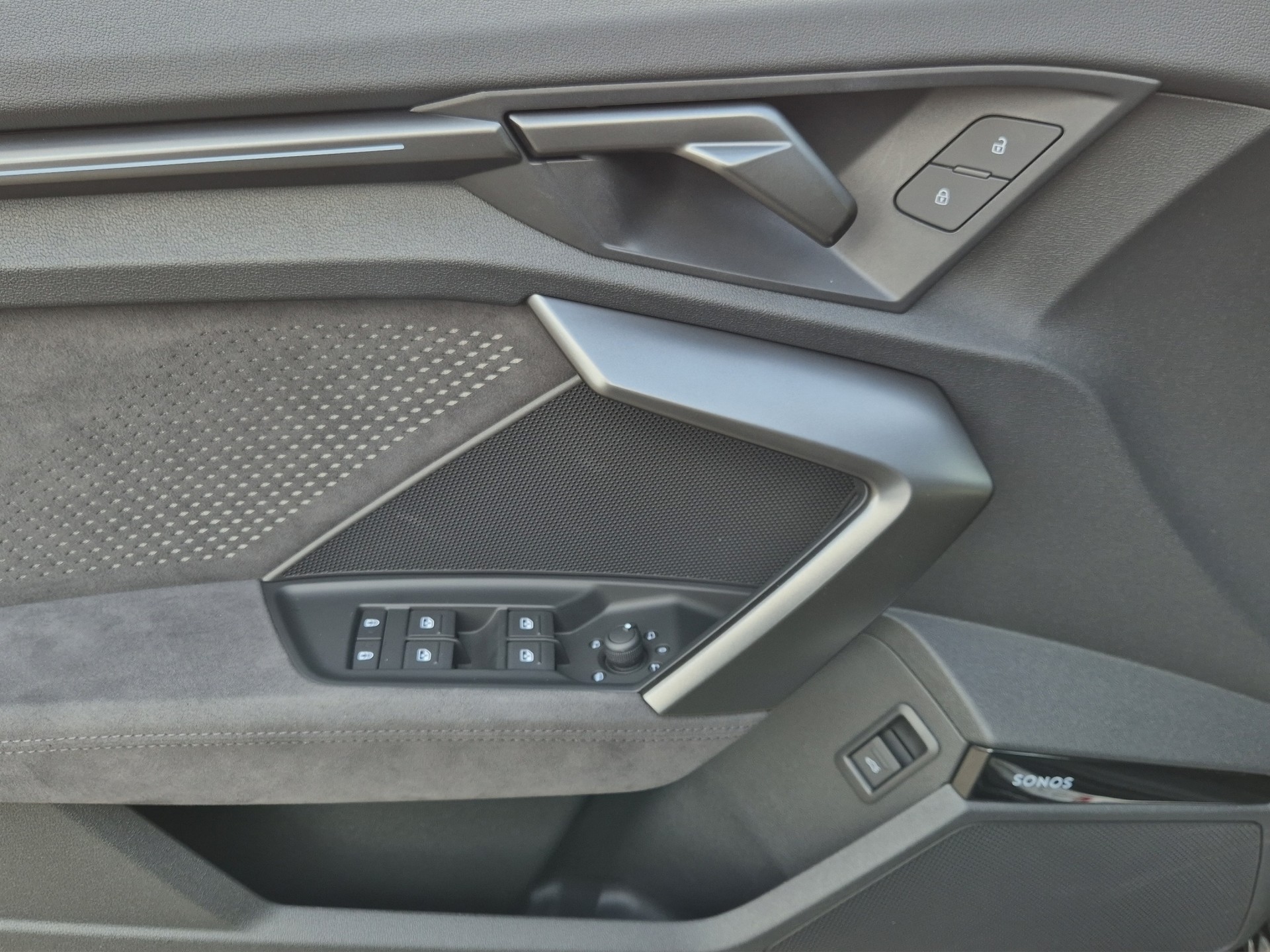 AUDI RS3 Sportback 2.5 TSI quattro S-tronic-image-12