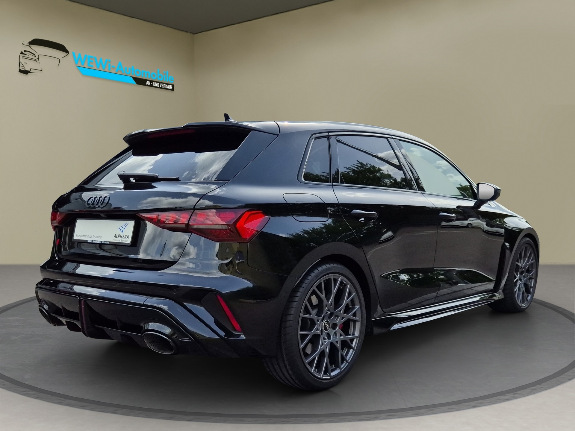 AUDI RS3 Sportback 2.5 TSI quattro S-tronic-image-4