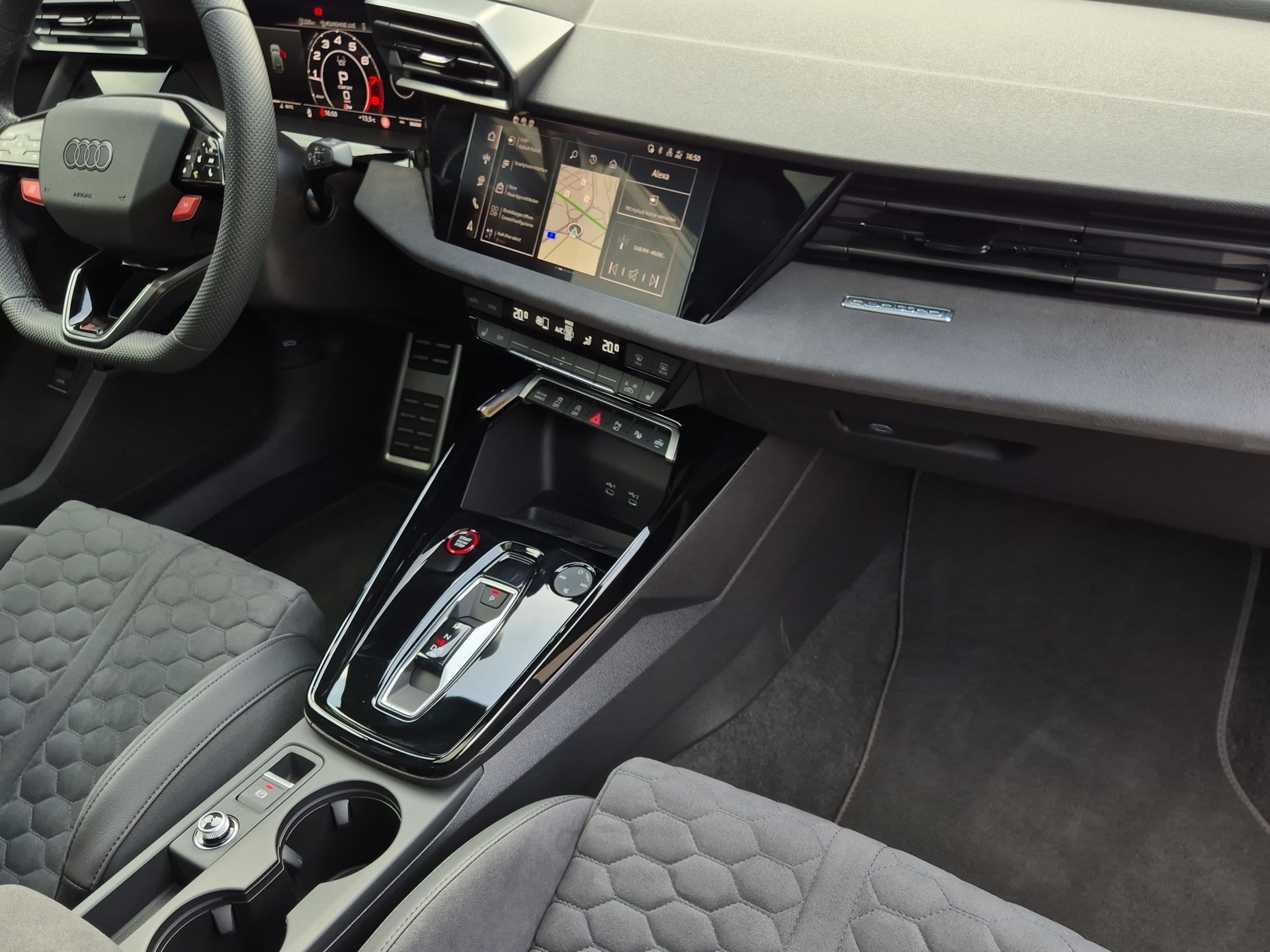 AUDI RS3 Sportback 2.5 TSI quattro S-tronic-image-16