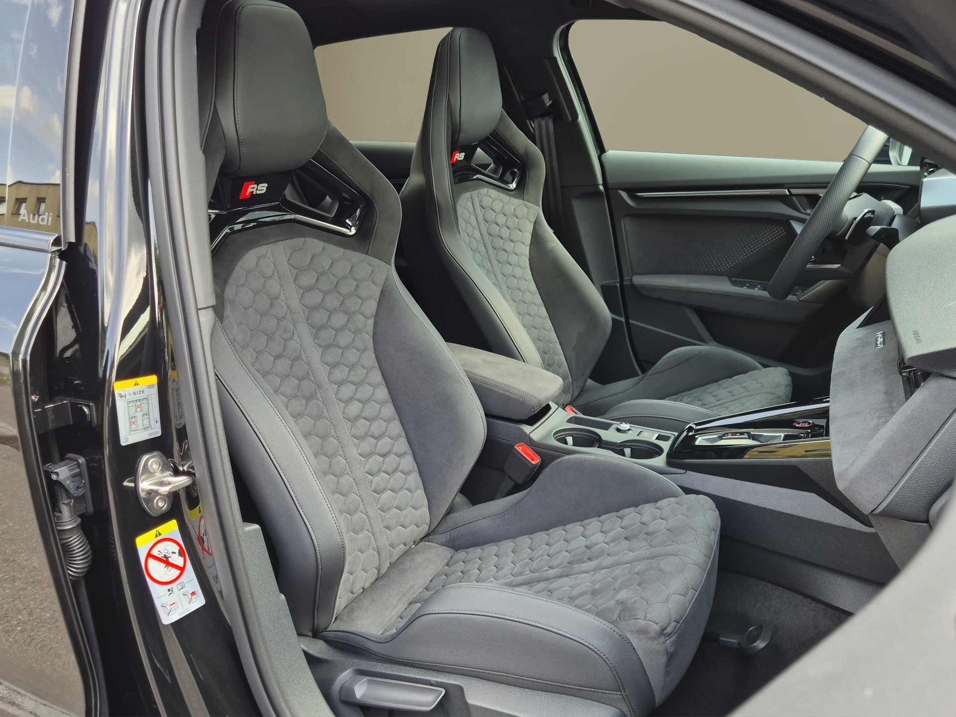 AUDI RS3 Sportback 2.5 TSI quattro S-tronic-image-15