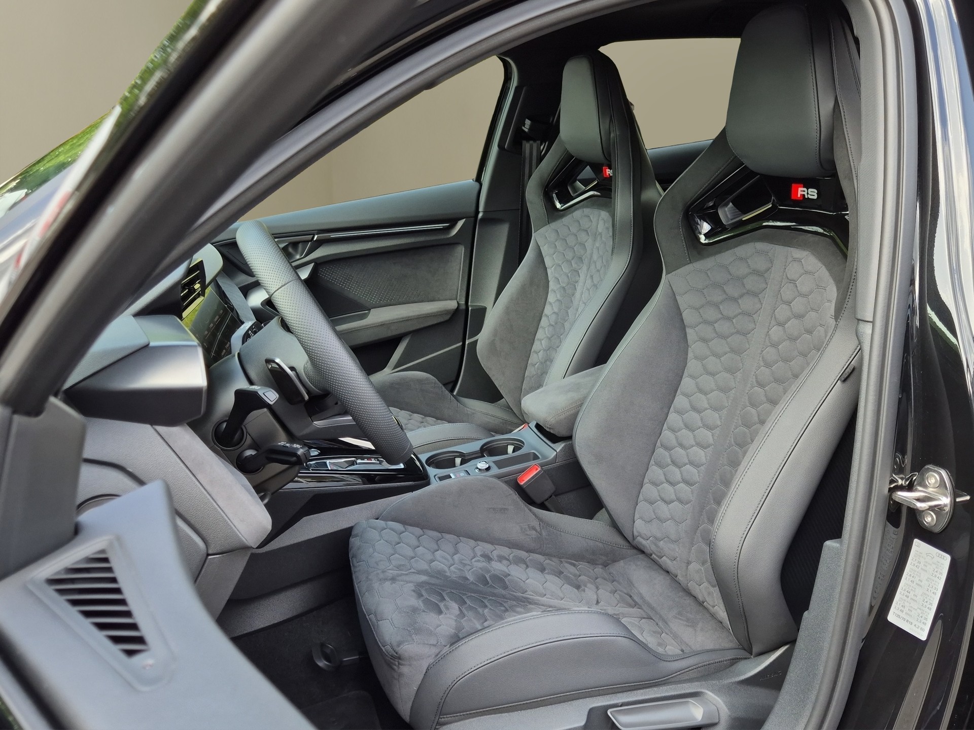 AUDI RS3 Sportback 2.5 TSI quattro S-tronic-image-8