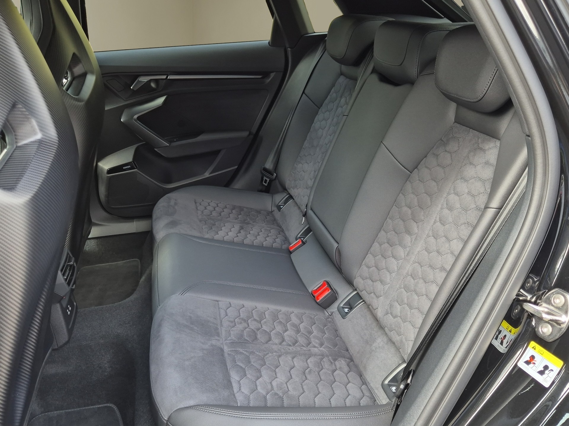 AUDI RS3 Sportback 2.5 TSI quattro S-tronic-image-14
