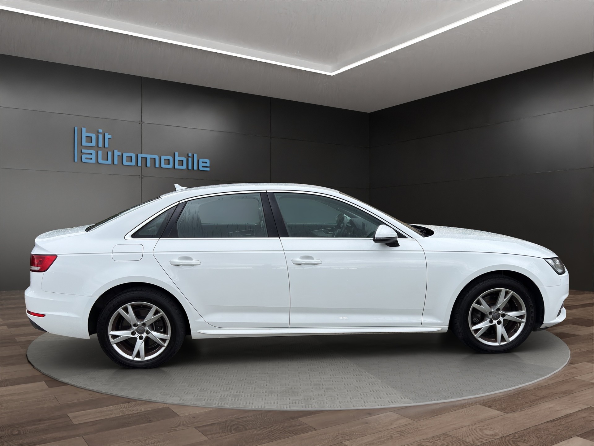 AUDI A4 Limousine 2.0 TFSI Sport S-tronic-image-8