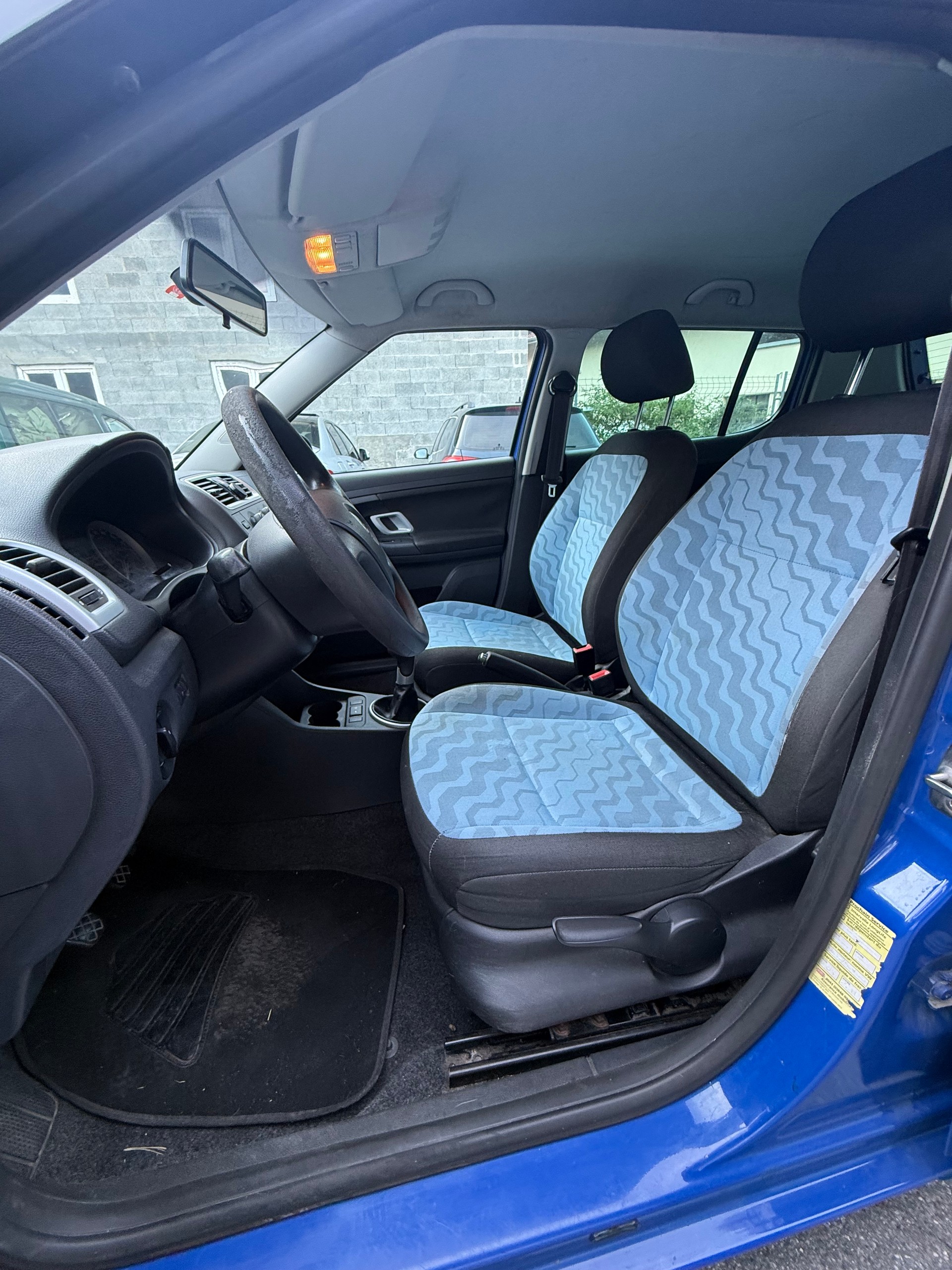 SKODA Fabia 1.2 Entry-image-8